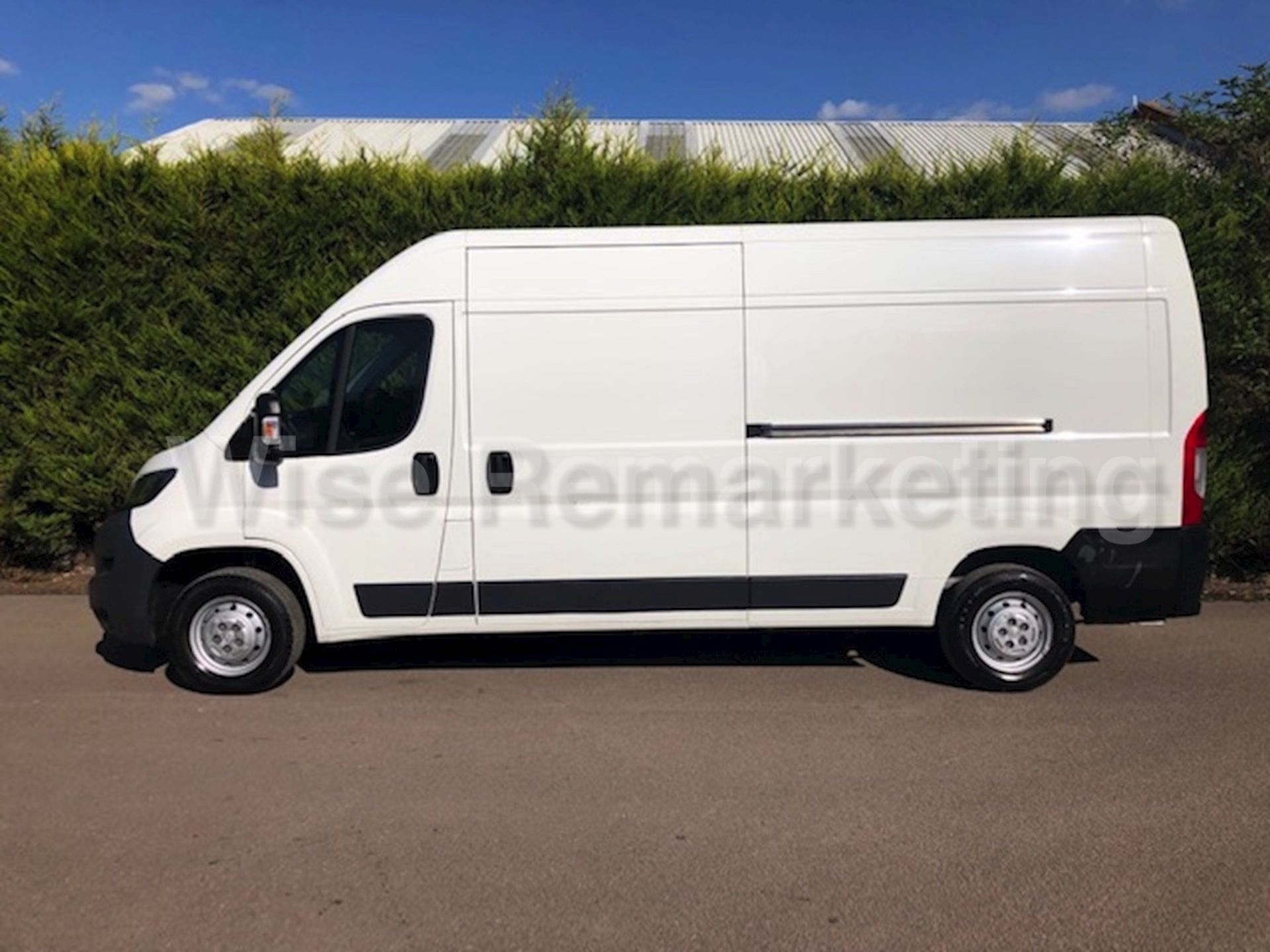 Peugeot Boxer *Professional* LWB (65 Reg) 2.2 Hdi- 6 Speed *Air Con* (Euro 6) *NO VAT* - Image 3 of 9