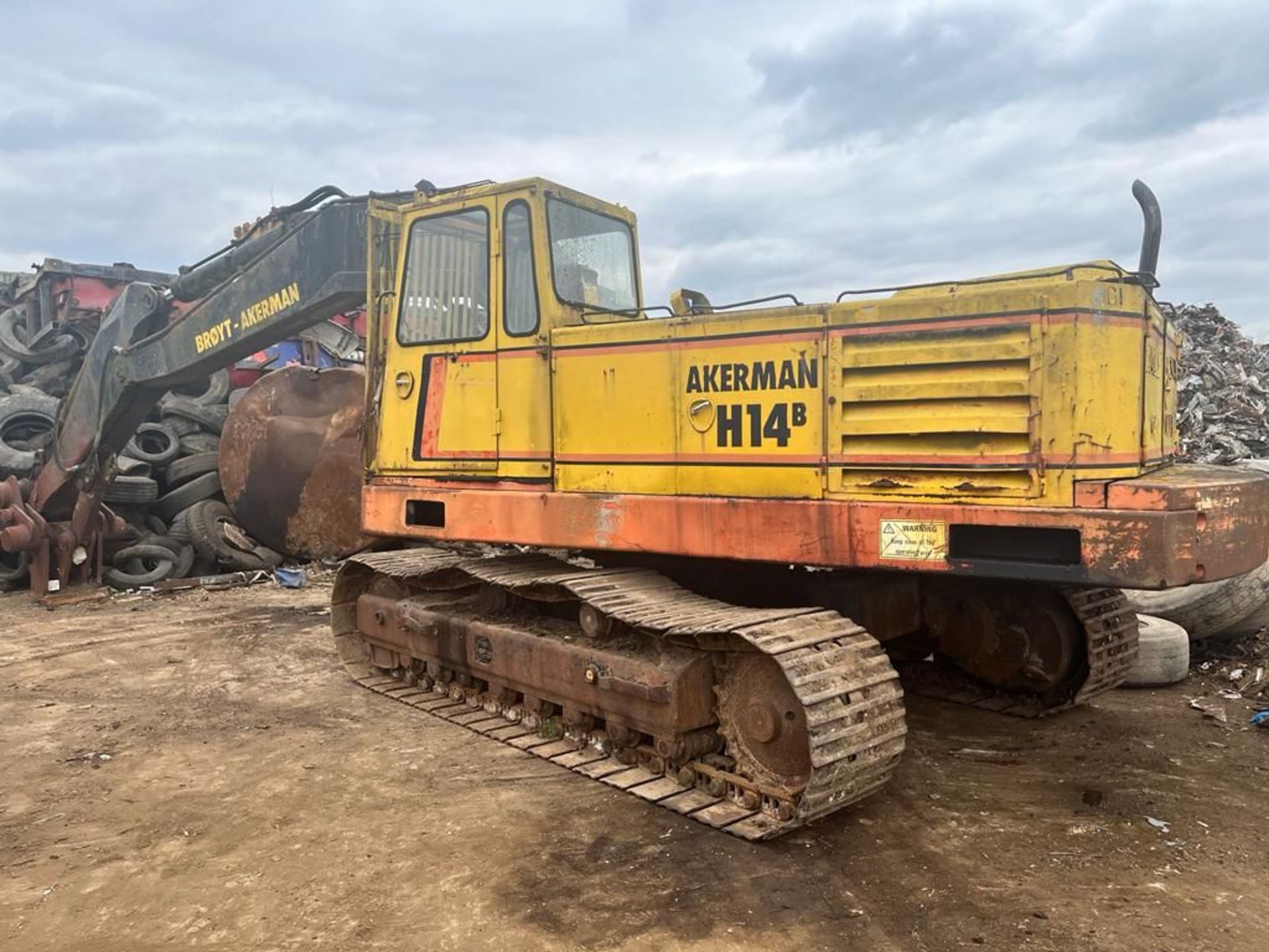 AKERMAN H 14 B Crawler Excavator With Concrete Breaker Attachment 1985 YEAR - 18457 HRS