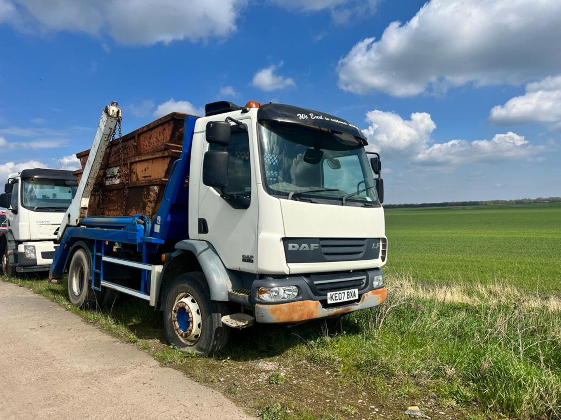 Daf LF 55.220 (5900cc) - 2007 07 Reg - Skip Loader - Image 2 of 3