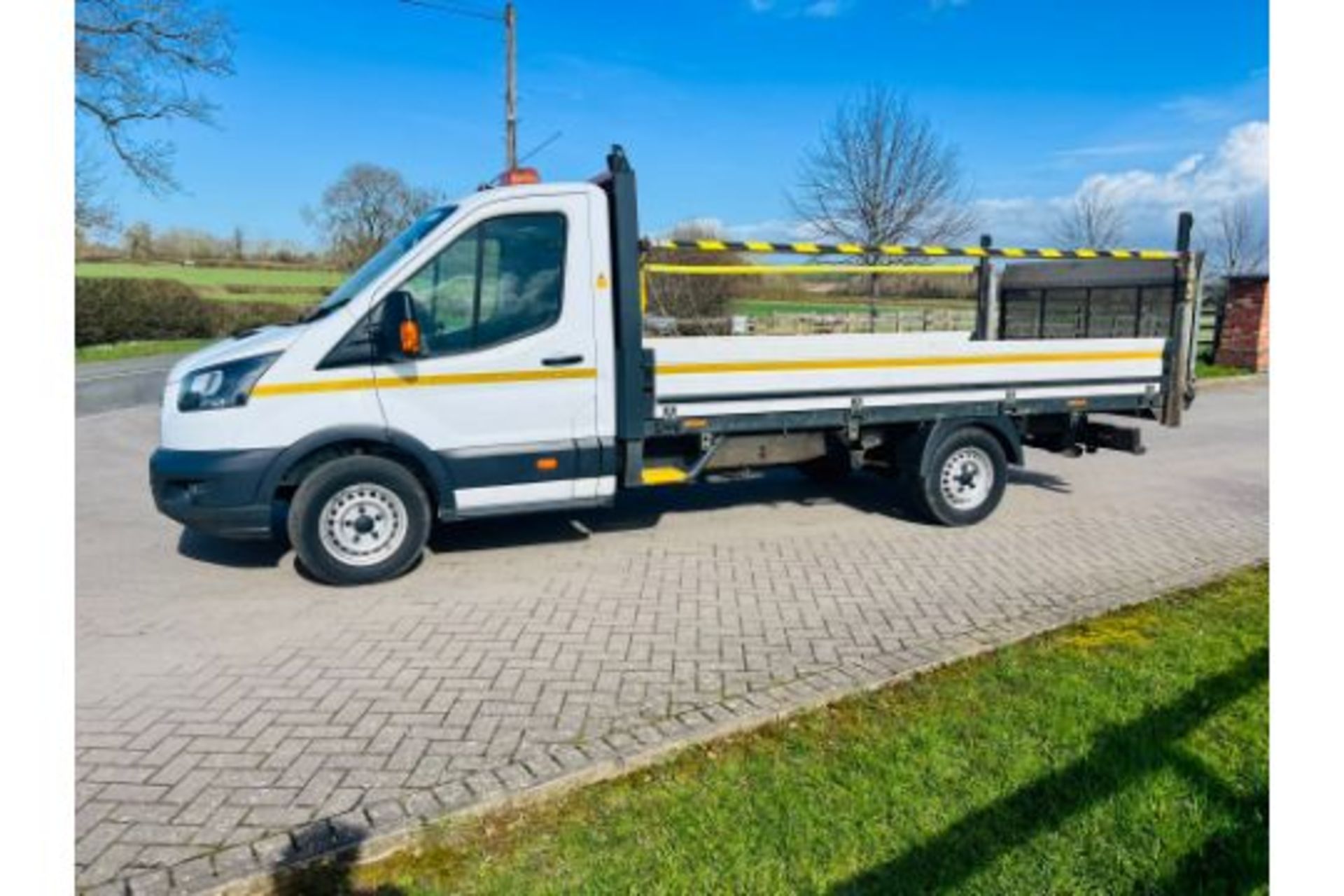 (Reserve Met) Ford Transit 2.0 TDCI (130) L4 H1 Long Wheel Base Dropside - Tail lift - 2018 18 Reg - - Image 2 of 22