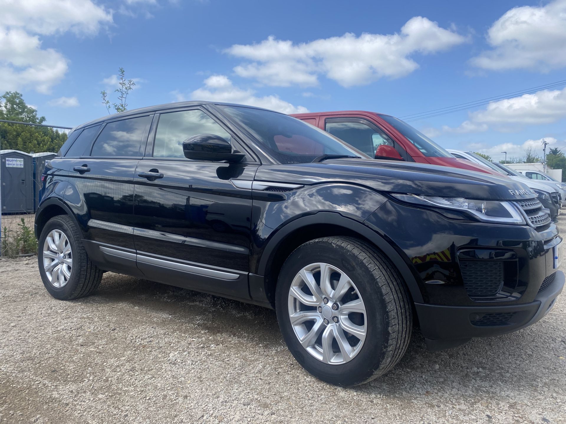 (Reserve Met) RANGE ROVER EVOQUE 2.0Ed4 "Special Equipment" Auto stop/start 18 Reg - Pan Roof!!!