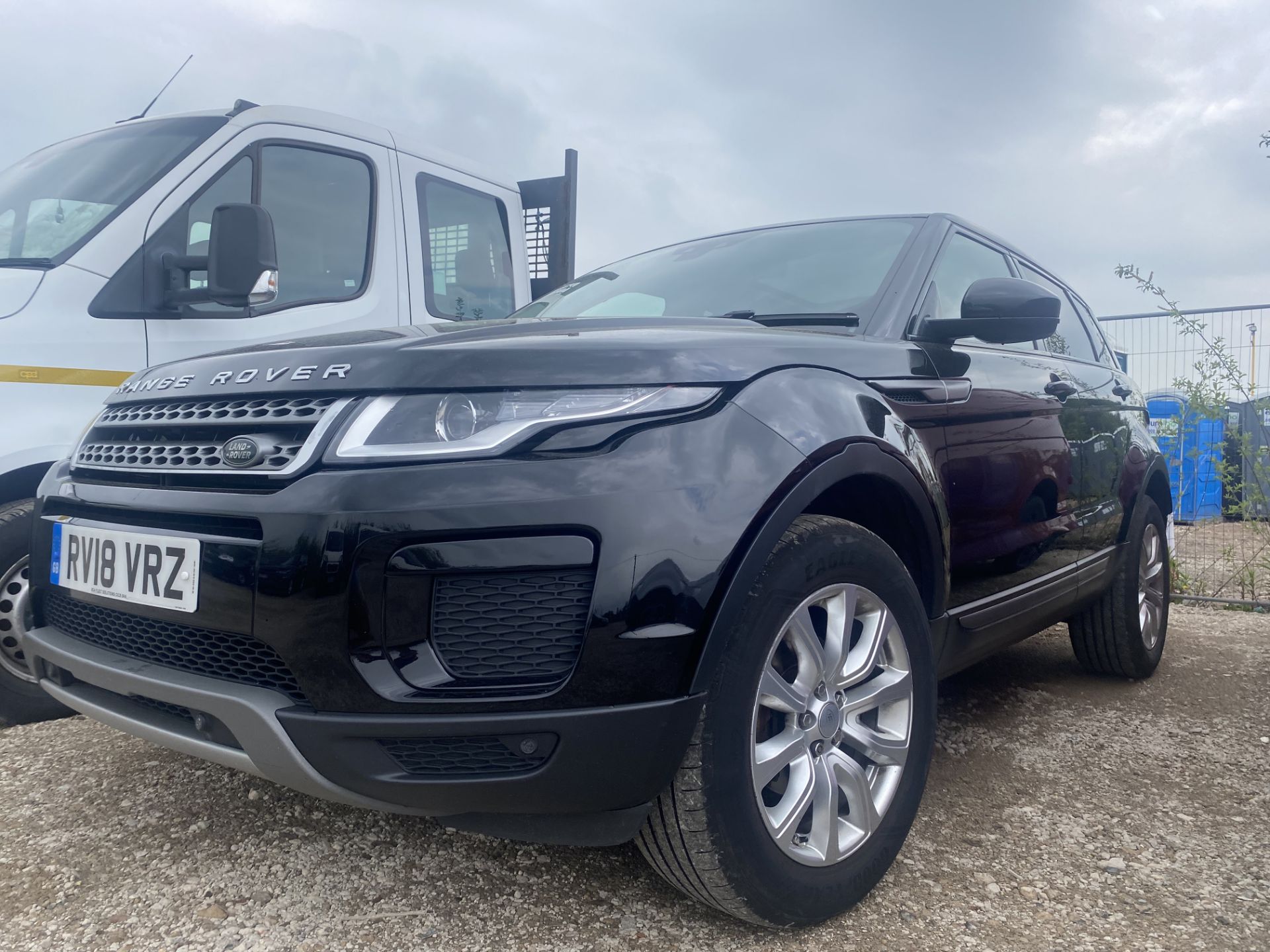 (Reserve Met) RANGE ROVER EVOQUE 2.0Ed4 "Special Equipment" Auto stop/start 18 Reg - Pan Roof!!! - Image 4 of 10