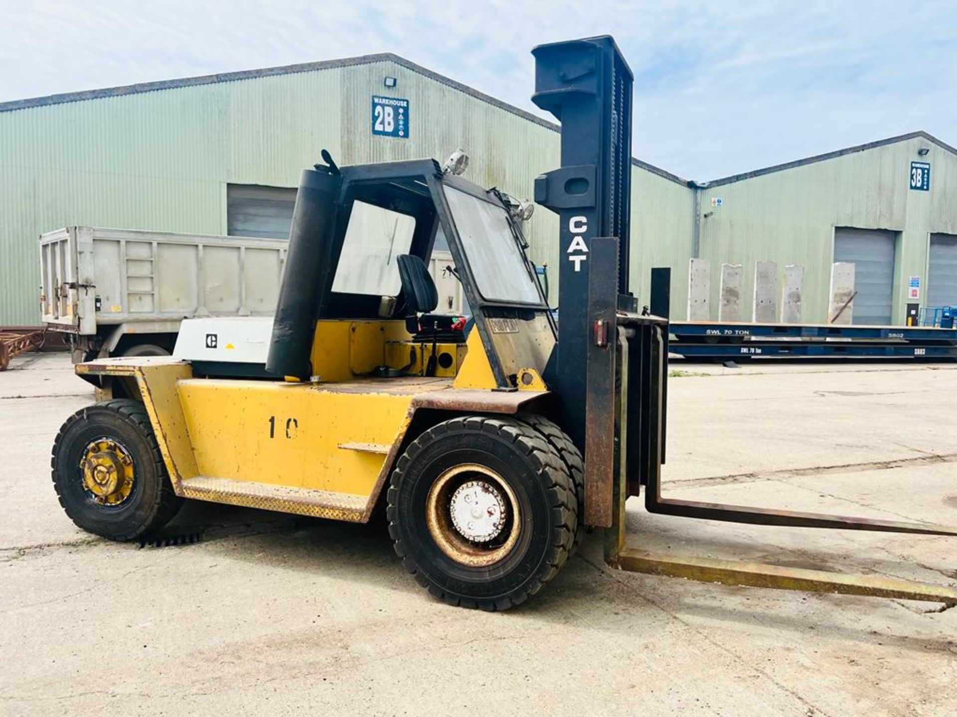 CATERPILLAR V330B 15 TONNE FORK LIFT - 1986 Year - V8 Engine - 33000kg Gross Weight - 7004 Hours