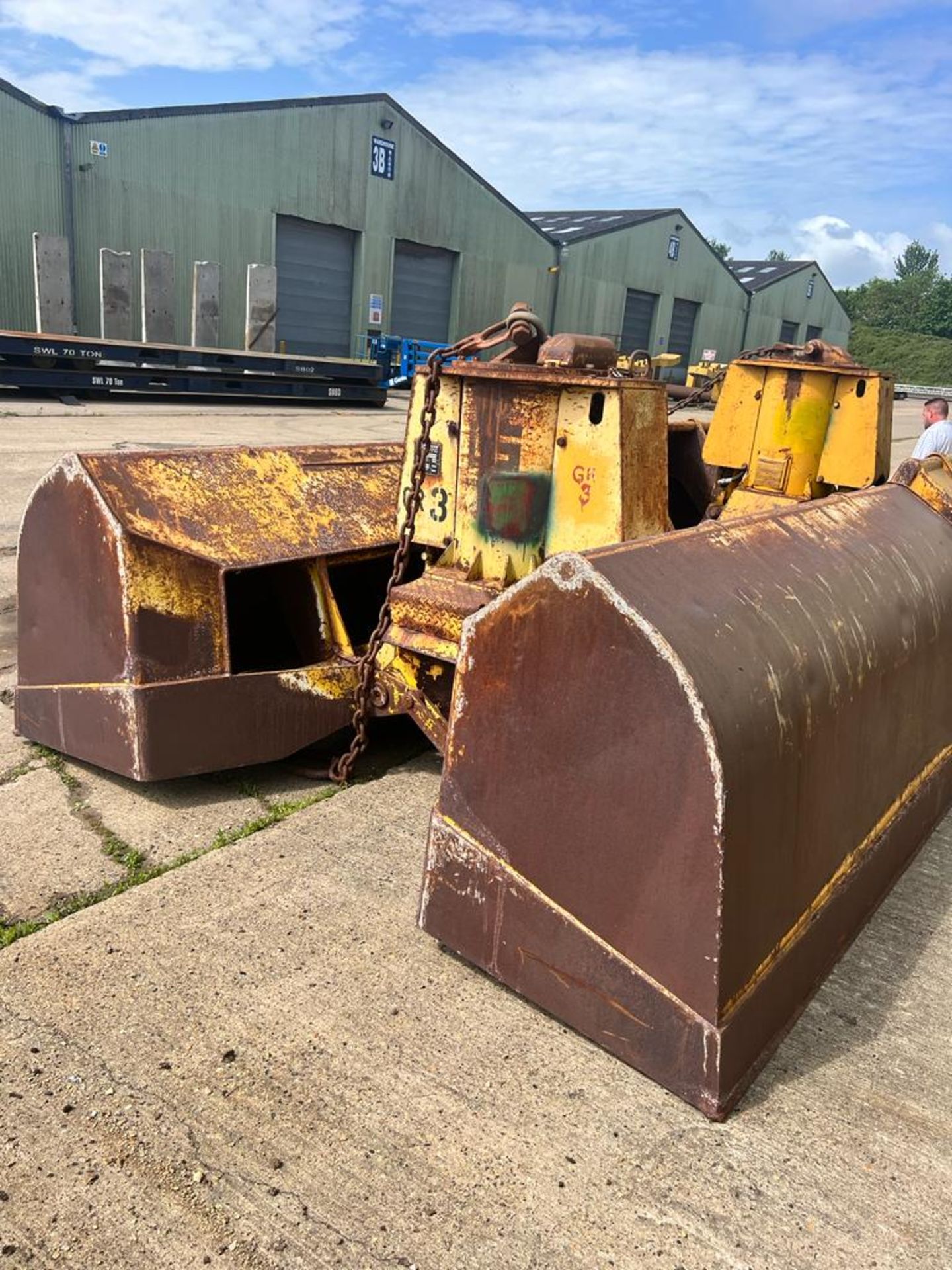 LANDERS CLAM BUCKET - ELECTRIC TO HYDRAULIC 6.3 M3