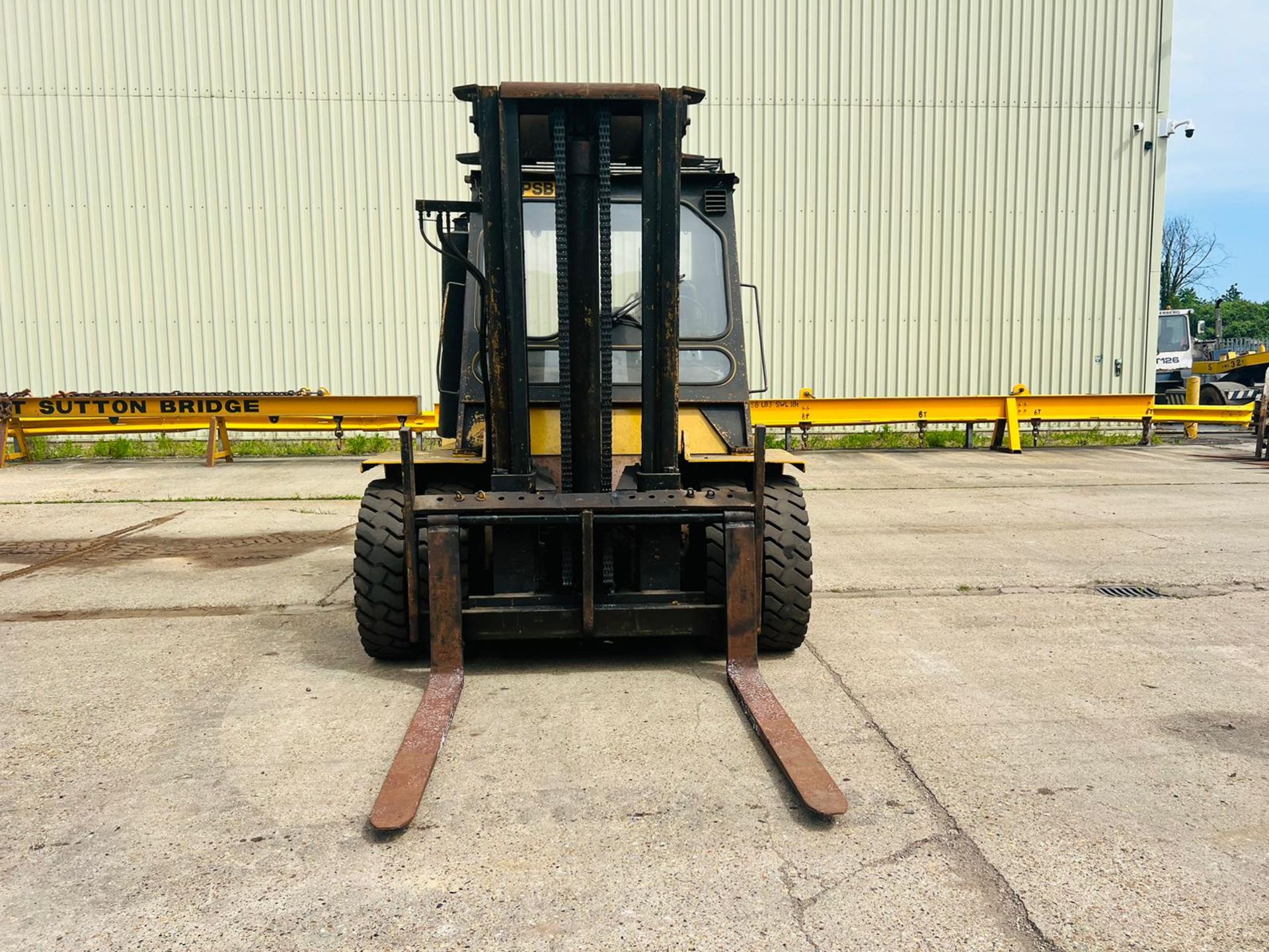 Discripition Caterpiller 8000kg Fork Lift Year 1984 Model V180B Engine V8 Hours 7647 Been Fully - Image 7 of 15