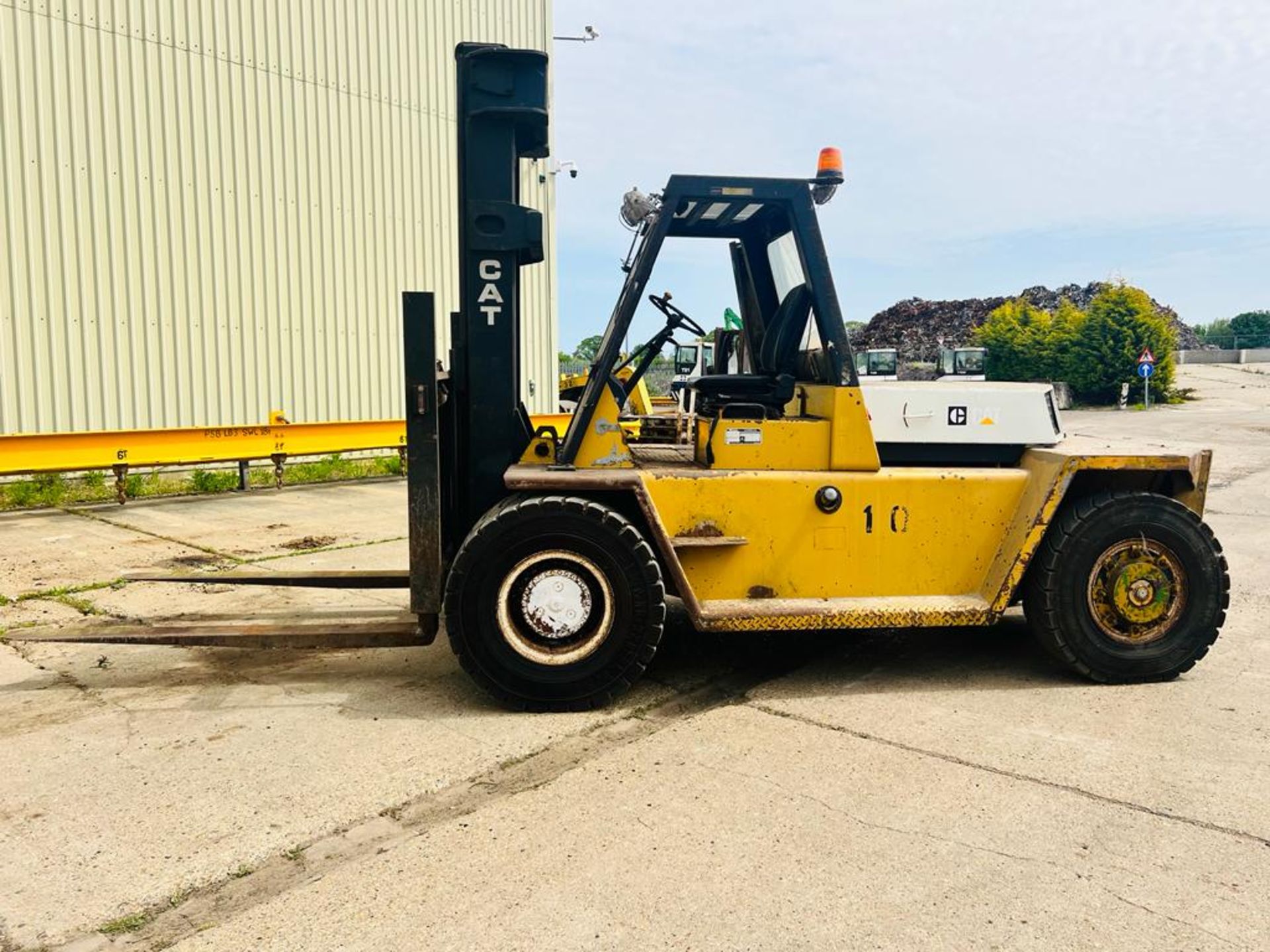 CATERPILLAR V330B 15 TONNE FORK LIFT - 1986 Year - V8 Engine - 33000kg Gross Weight - 7004 Hours - Image 8 of 17