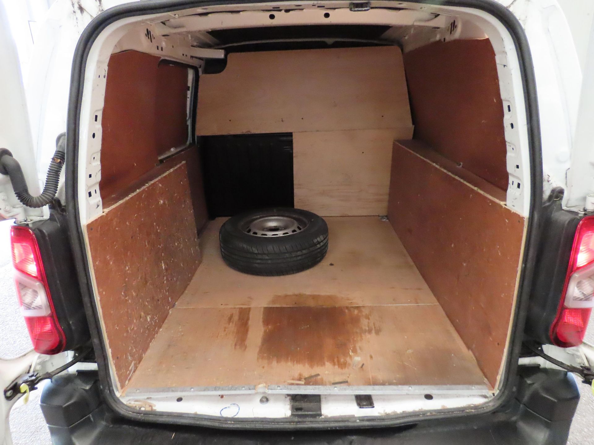 (Reserve Met) Citreon Berlingo 1.5 HDI (100) (NEW SHAPE) 20 Reg - 1 Owner - "Euro 6" Look! - Image 10 of 12