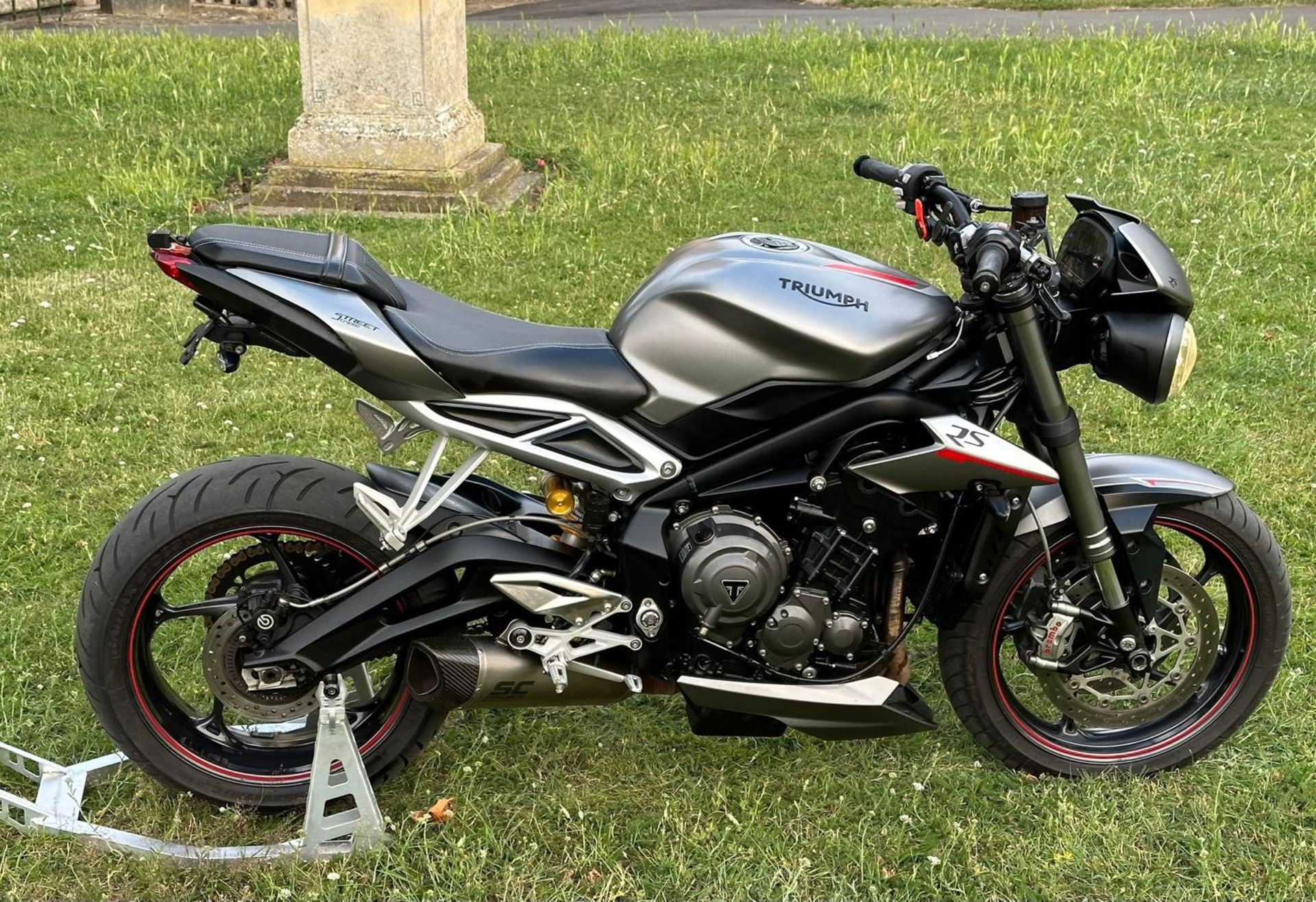 (reserve met)TRIUMPH STREET TRIPLE 765 RS - 2017 17 Reg - SC POJECT EXHAUST- BEEN REMAPPED!!! NO VAT - Image 2 of 8