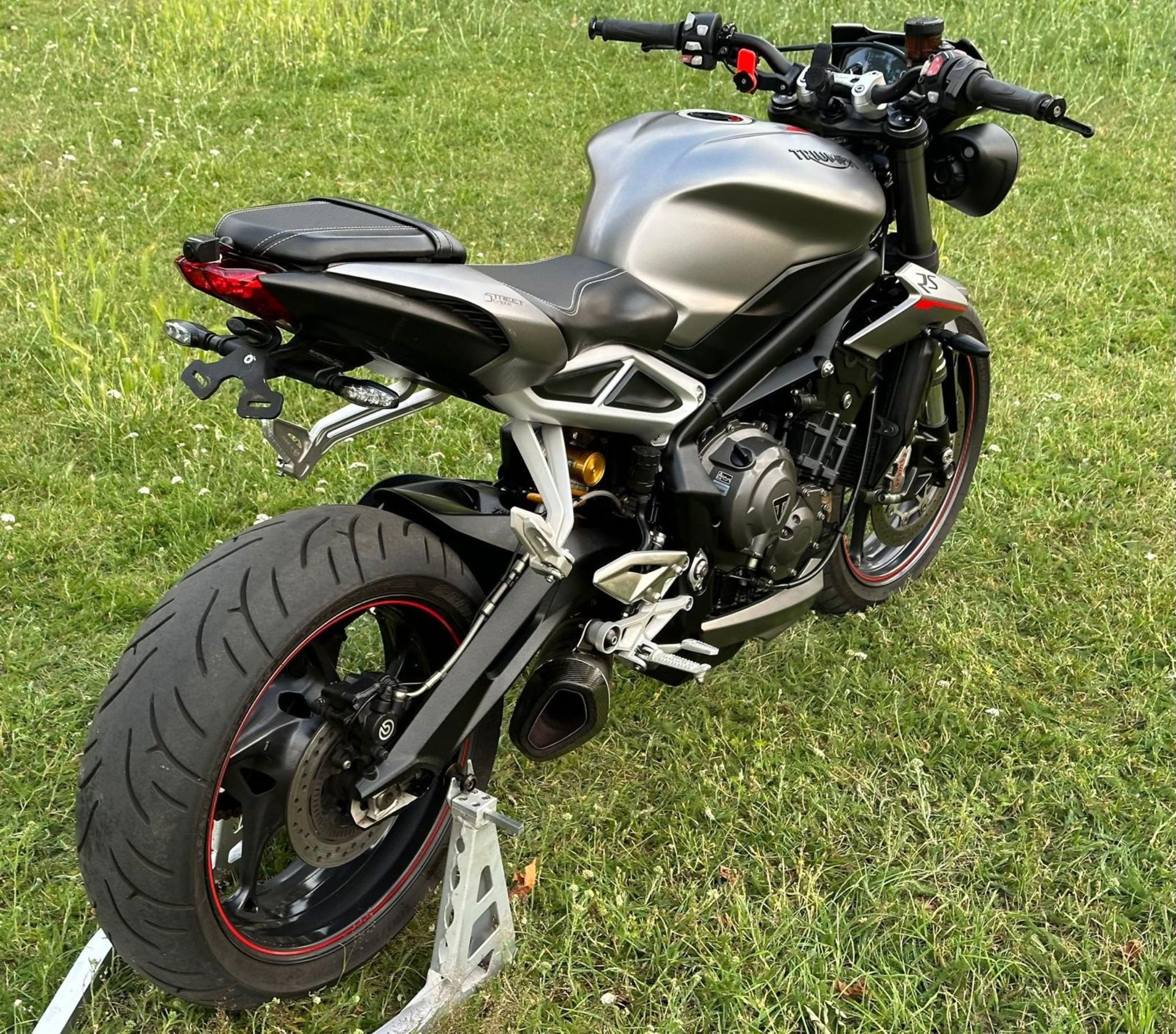 (reserve met)TRIUMPH STREET TRIPLE 765 RS - 2017 17 Reg - SC POJECT EXHAUST- BEEN REMAPPED!!! NO VAT - Image 3 of 8