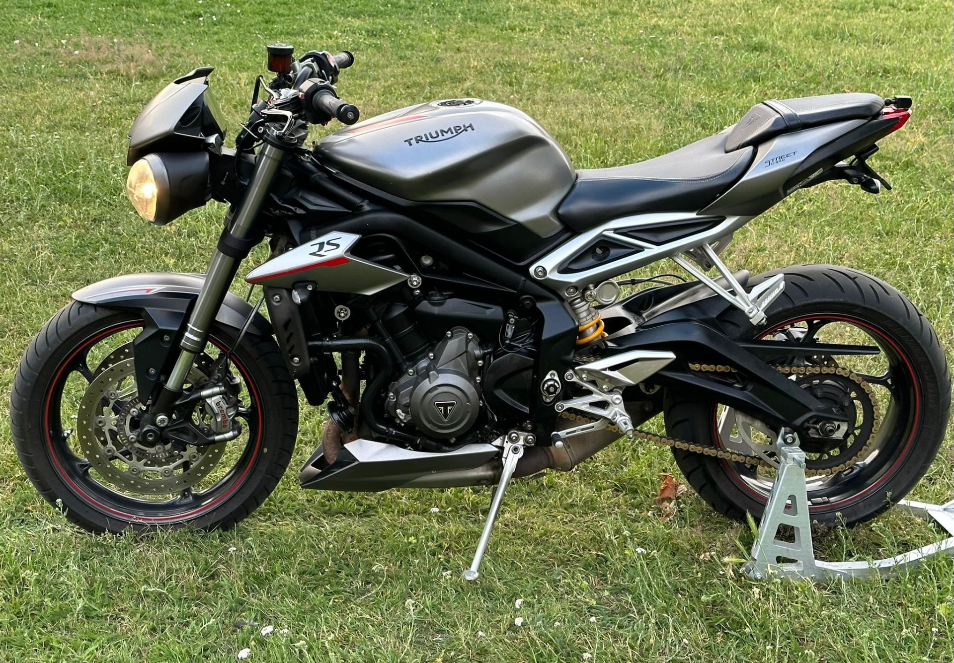 (reserve met)TRIUMPH STREET TRIPLE 765 RS - 2017 17 Reg - SC POJECT EXHAUST- BEEN REMAPPED!!! NO VAT