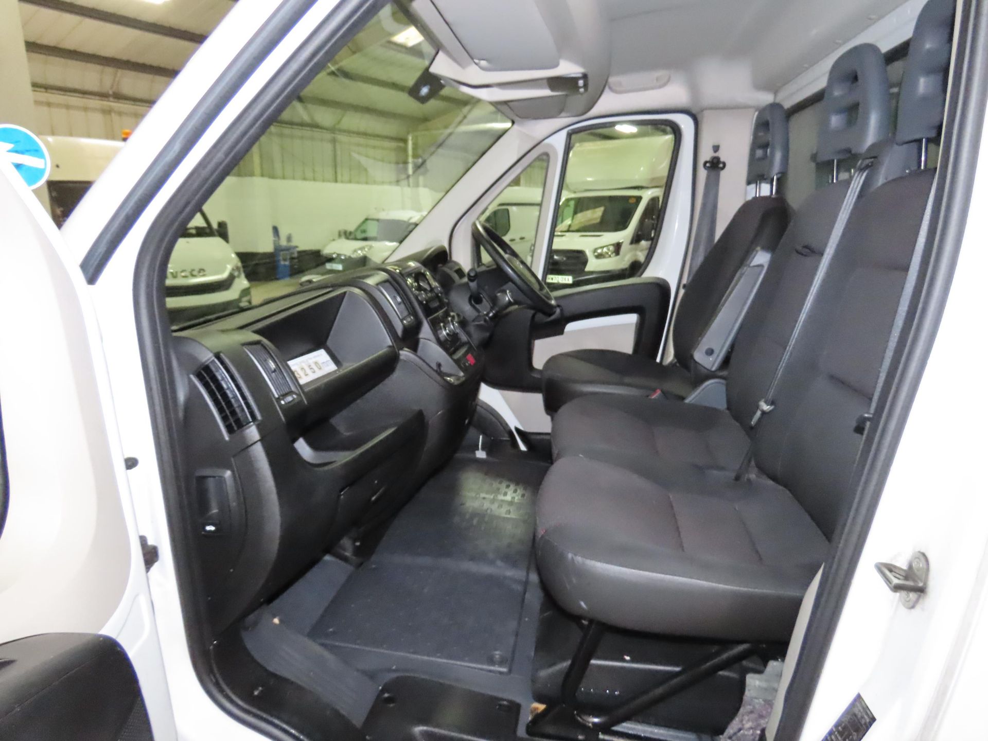 Citreon Relay 2.0 BlueHDI LWB Luton Van With Tail Lift (2019 19 Reg) - 160 BHP -Air Con -Euro 6 ULEZ - Image 7 of 10