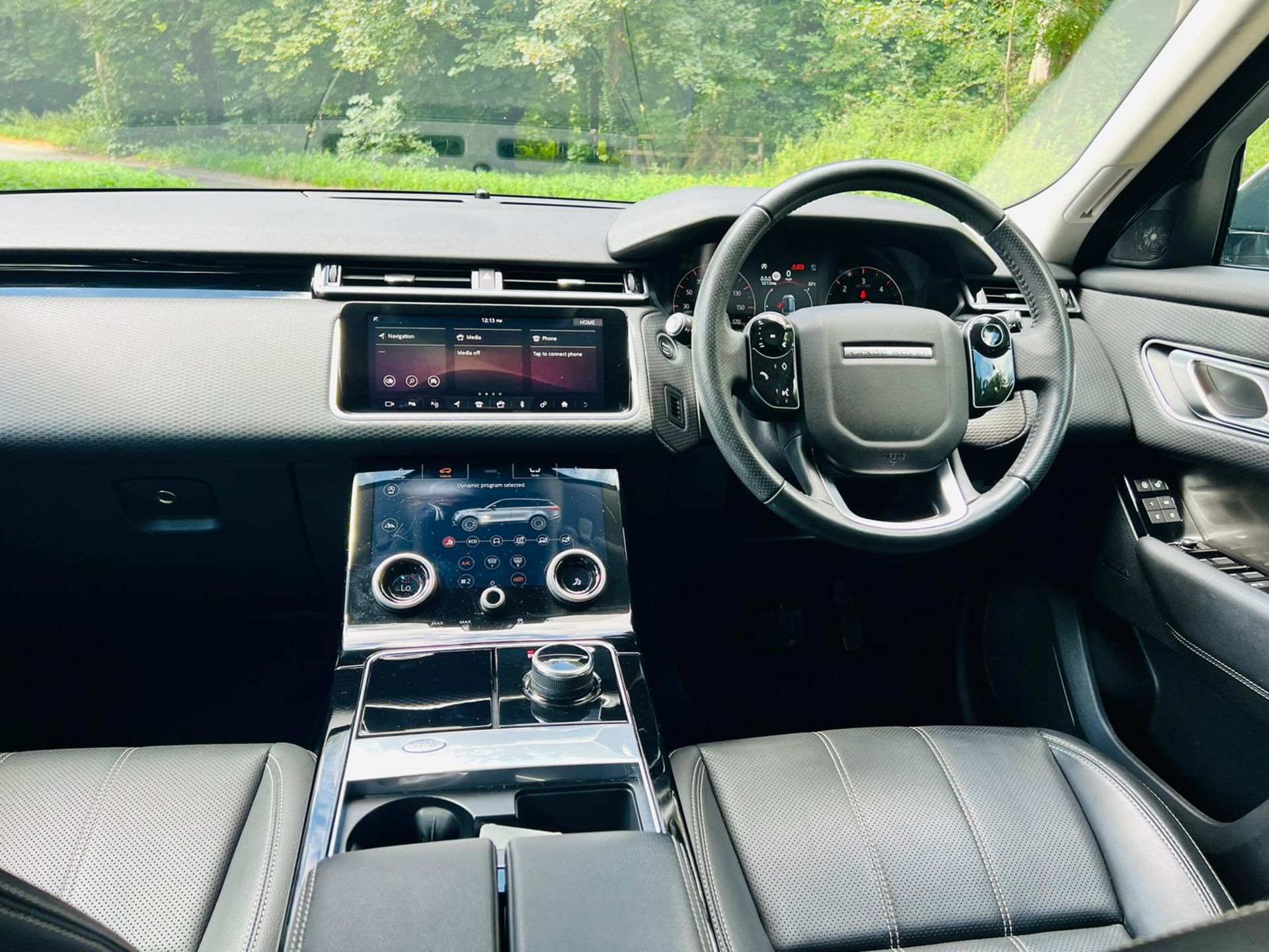 (Reserve Met) Range Rover Velar 2.0 D180 AWD Auto - 2019 19 Reg - 1 Owner - ONLY 22k Miles - Sat Nav - Image 11 of 27