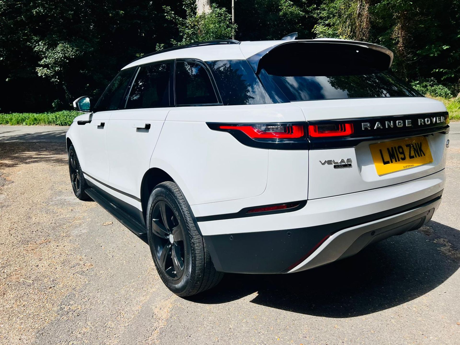 (Reserve Met) Range Rover Velar 2.0 D180 AWD Auto - 2019 19 Reg - 1 Owner - ONLY 22k Miles - Sat Nav - Image 7 of 27