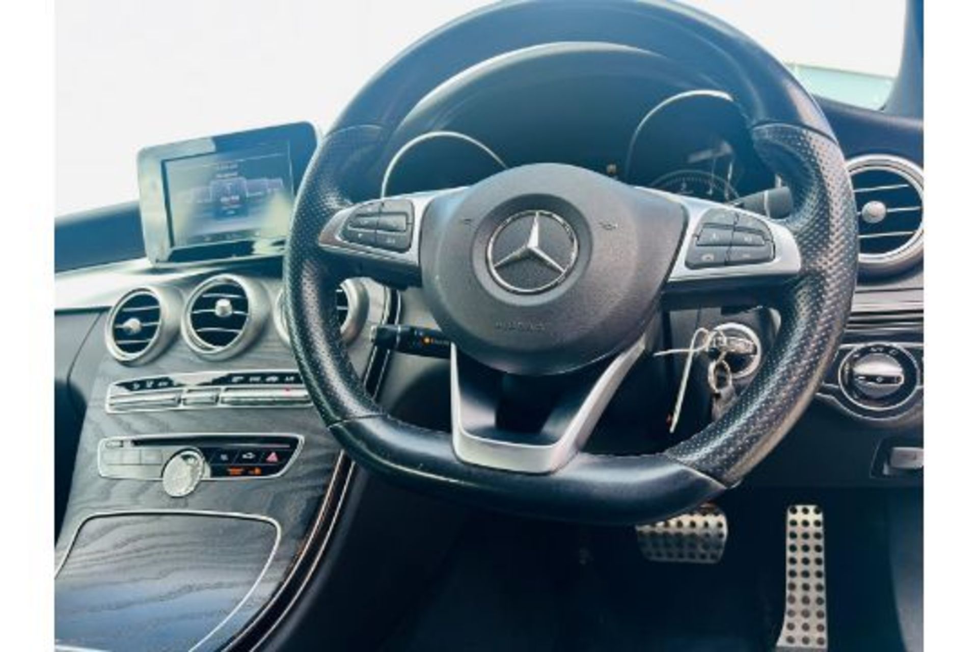 (RESERVE MET)Mercedes C200d "AMG LINE" Saloon "Auto" 2017 Model -Reverse Cam- Air Con Euro 6-NO VAT! - Image 13 of 26