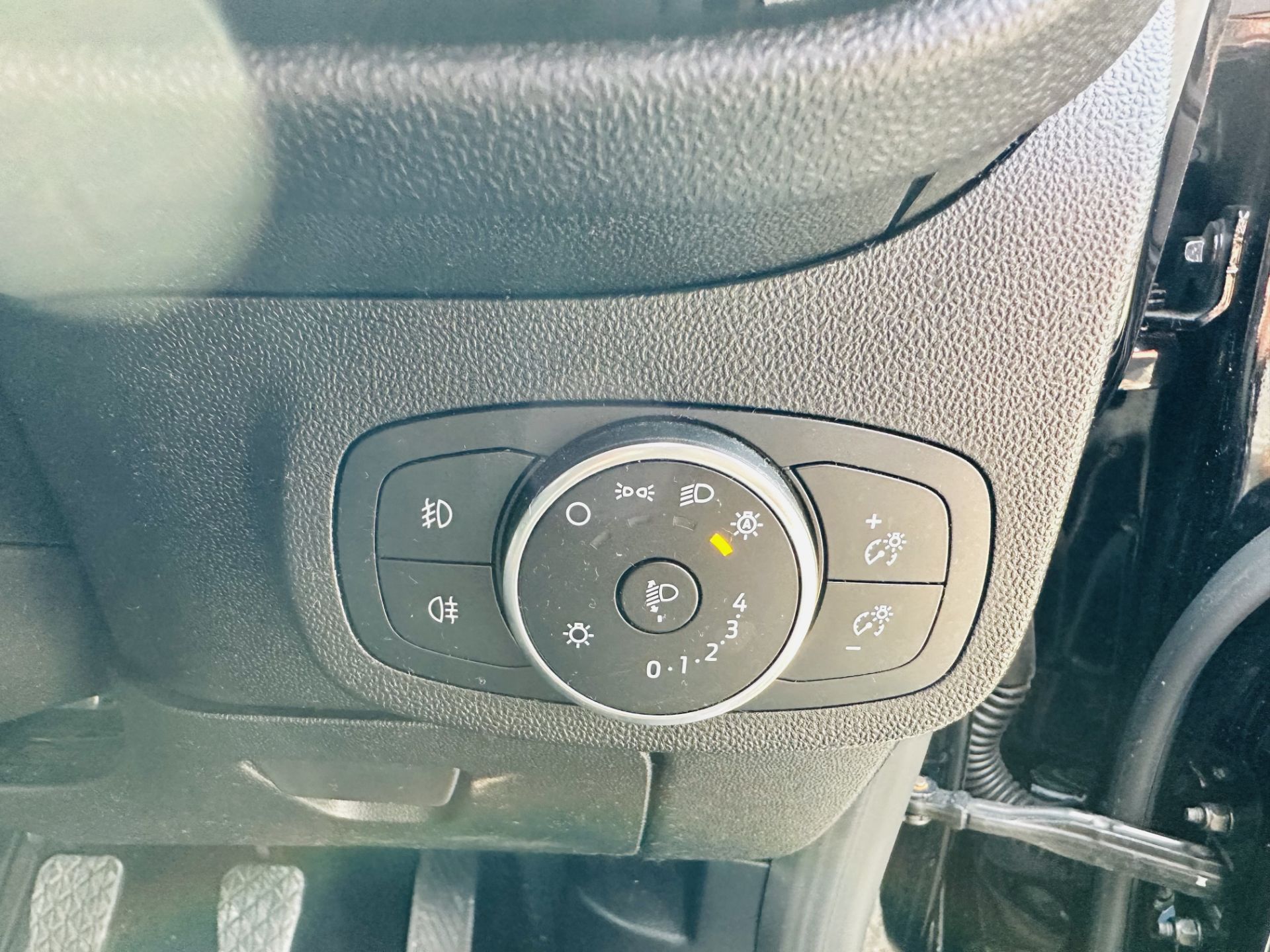 (Reserve met)Ford Fiesta "Zetec" 1.1 TI-VCT (3 Door) 2019 Reg - Only 28K MilesFSH - Black - Air Con - Image 15 of 21