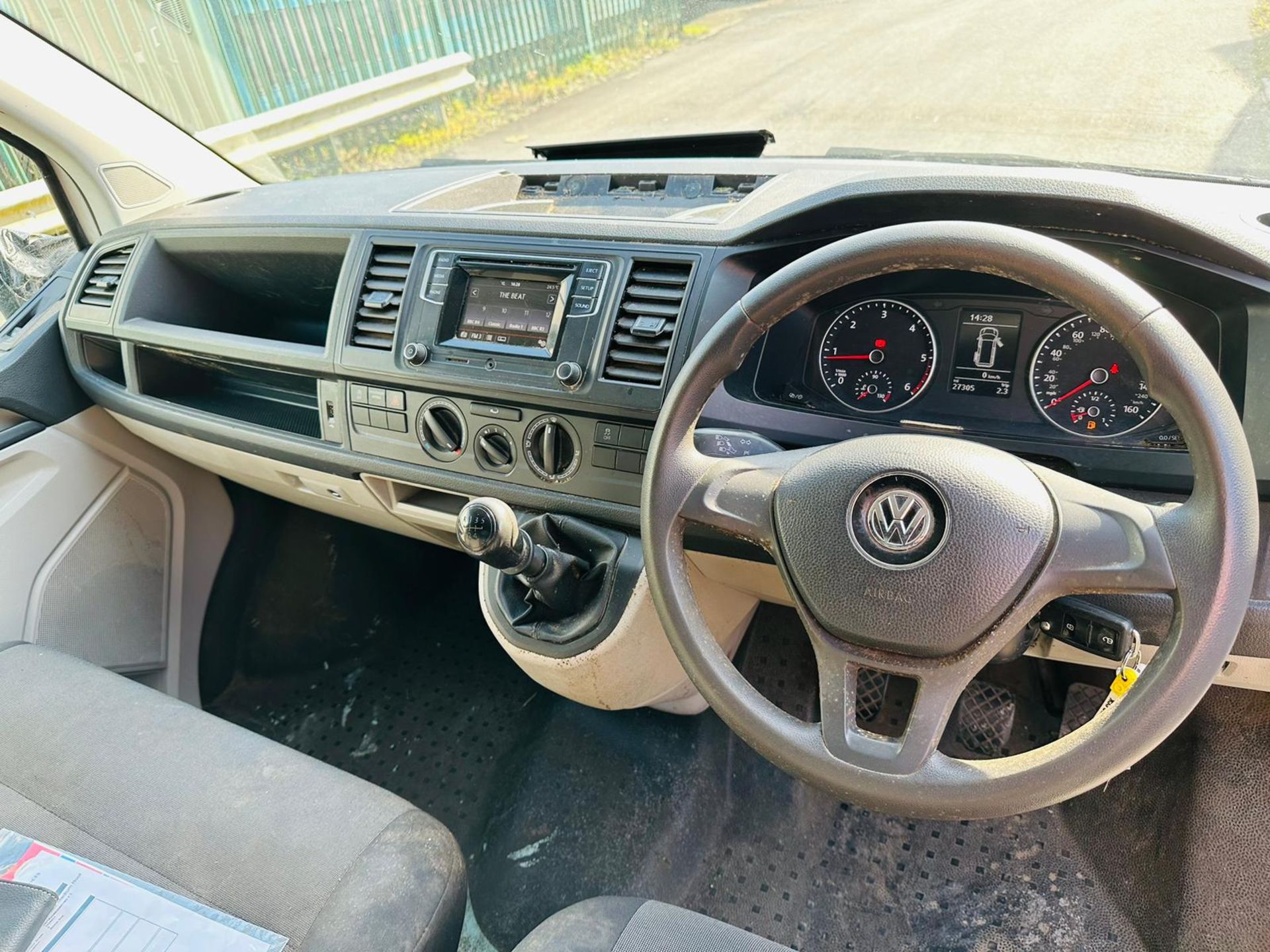 (Reserve Met) Volkswagen Transporter T28 2.0 TDI LWB *2019 19 Reg) Euro 6 - 1 Owner - 27k Miles Only - Image 9 of 18