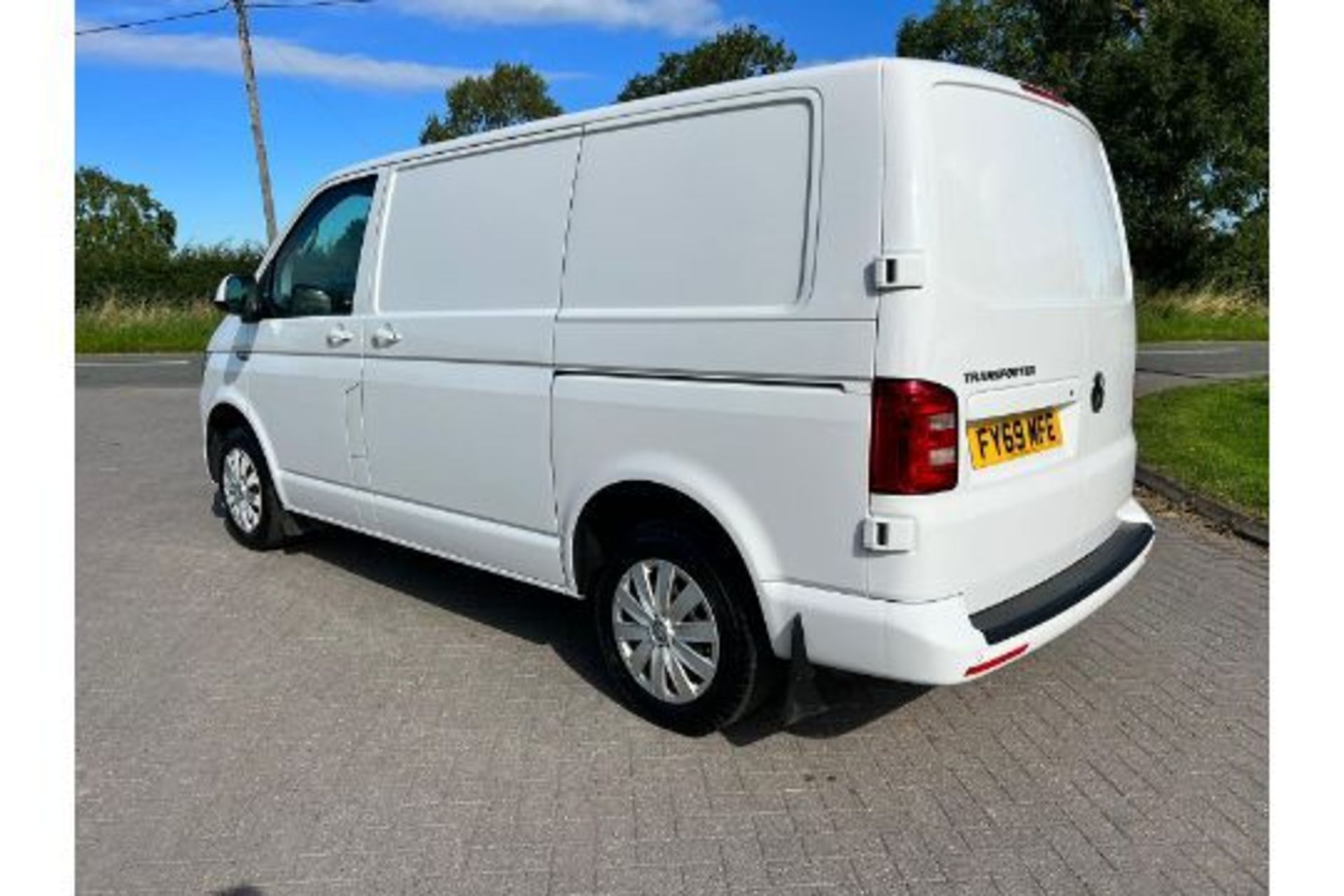 Volkswagen Transporter T30 Bluemotion 2.0 TDI Trendline - 2020 Model - Air Con - Euro 6 - 1 Owner - Image 7 of 21