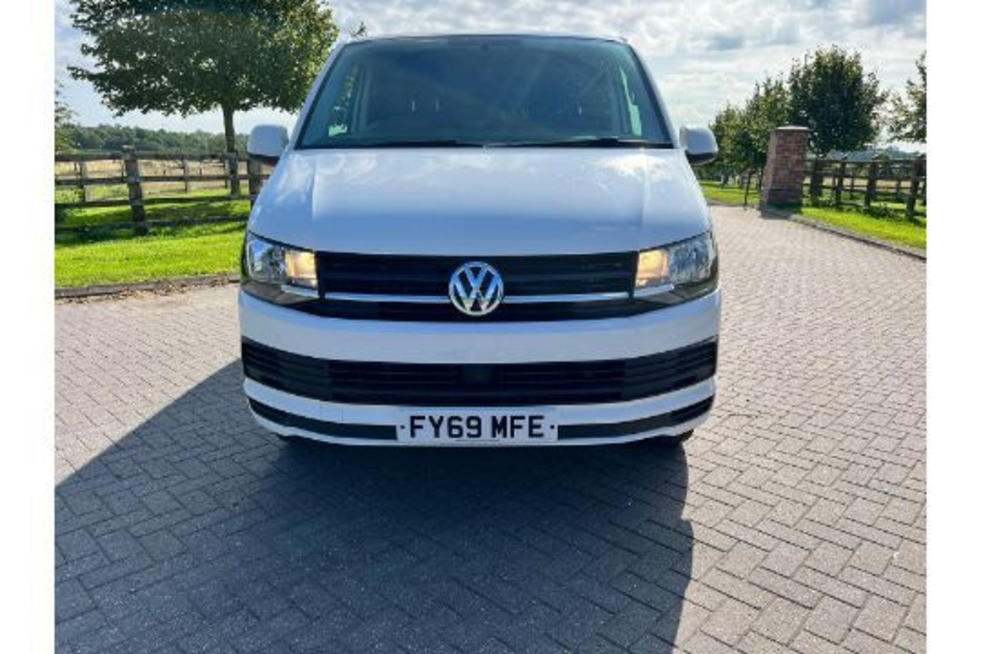 Volkswagen Transporter T30 Bluemotion 2.0 TDI Trendline - 2020 Model - Air Con - Euro 6 - 1 Owner - Image 2 of 21