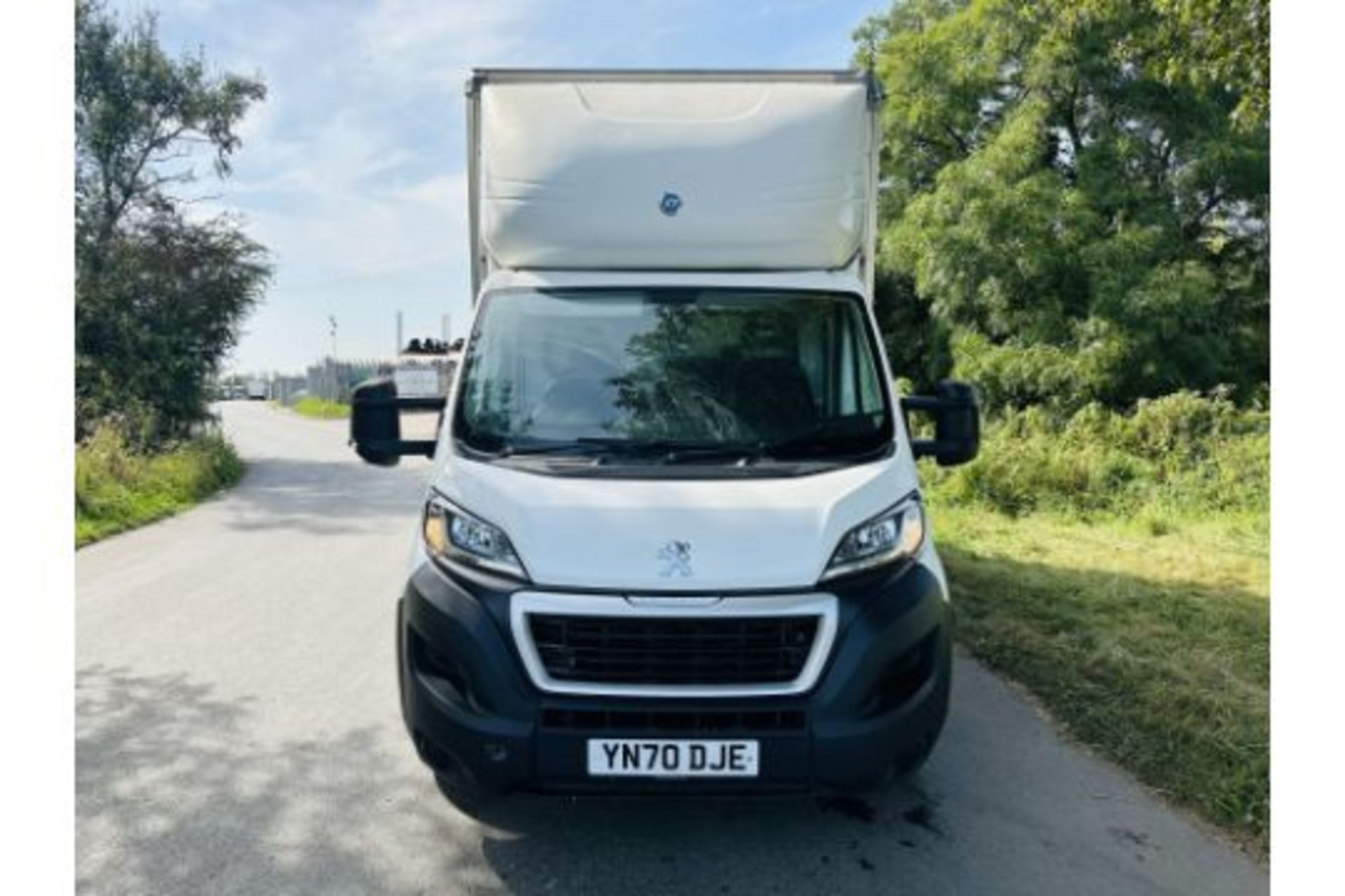 PEUGEOT BOXER 2.2 BLUEHDI (165) Luton Box Van (2021 Model) Air Con - Look - Image 3 of 17