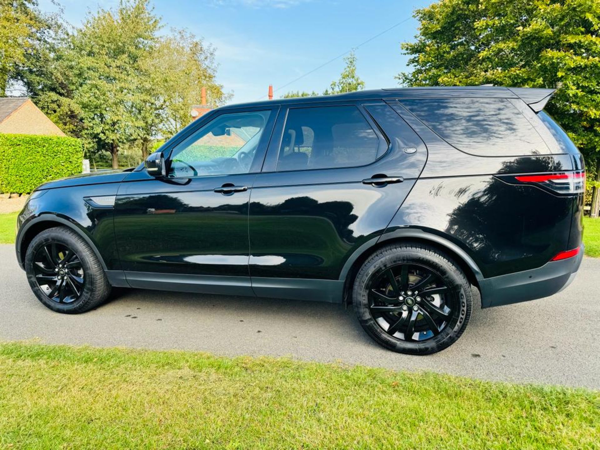 (RESERVE MET)Land Rover Discovery (7 Seater) SE Black "Auto" Diesel - 19 Reg - Only 43000 Miles Fsh - Image 10 of 38