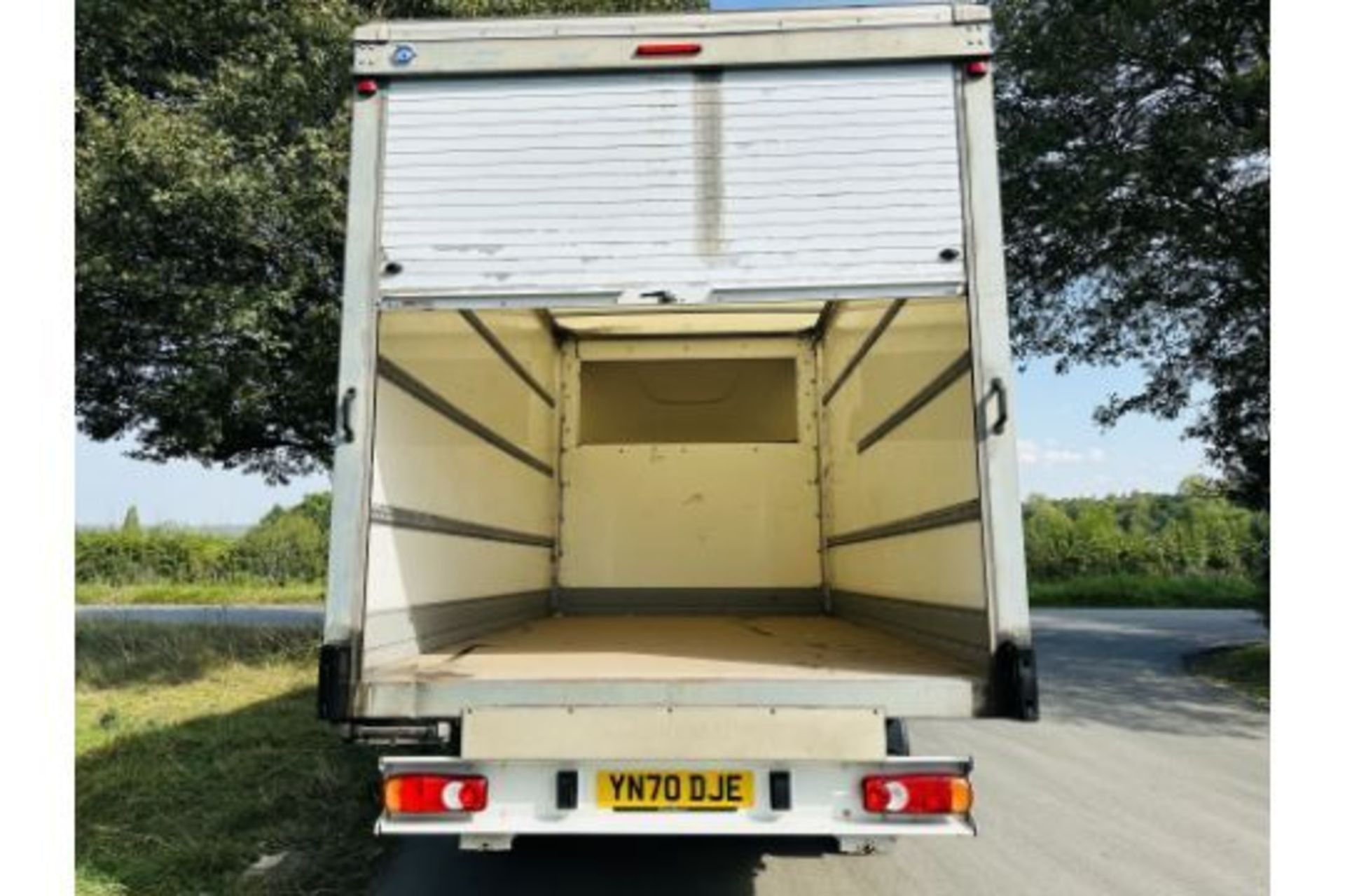 PEUGEOT BOXER 2.2 BLUEHDI (165) Luton Box Van (2021 Model) Air Con - Look - Image 6 of 17