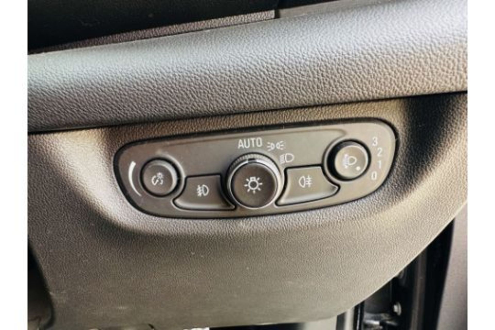 (RESERVE MET)Vauxhall Insignia 1.6td SRI Ecotec (2019 Model) Sat Nav - 1 Owner FSH - Euro 6 (No Vat) - Image 23 of 27