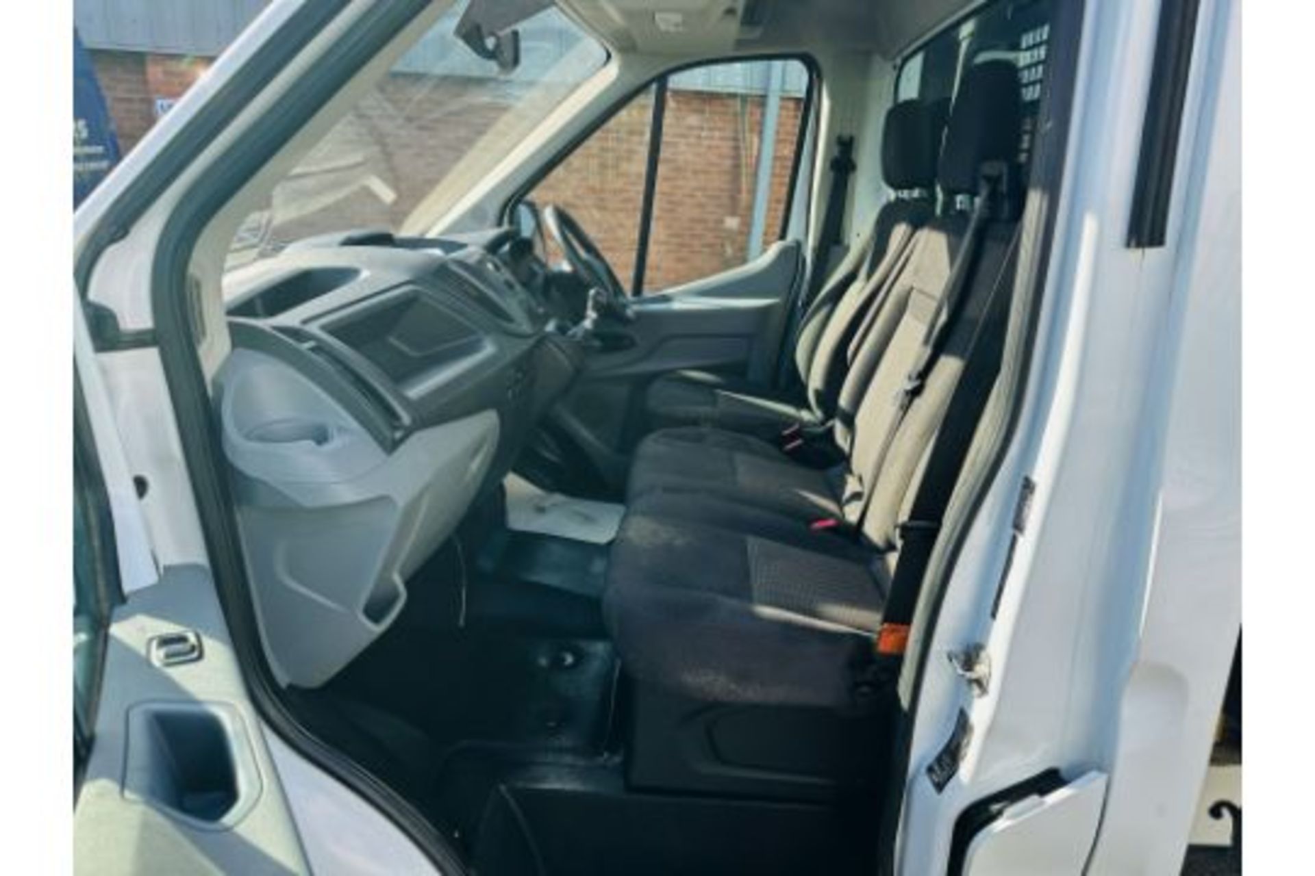 Ford Transit 2.0Tdci (130) 350 Tipper Truck (3500 kg Gross) 1 Owner - 19 Reg - Electric Tipper - Image 13 of 25