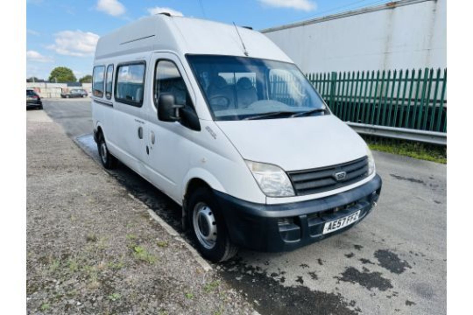 Reserve Met - LDV MAXUS 2.5 TURBO DIESEL120 "LWB 17 SEATER MINIBUS" 2008 Reg - Low Miles - Image 2 of 19