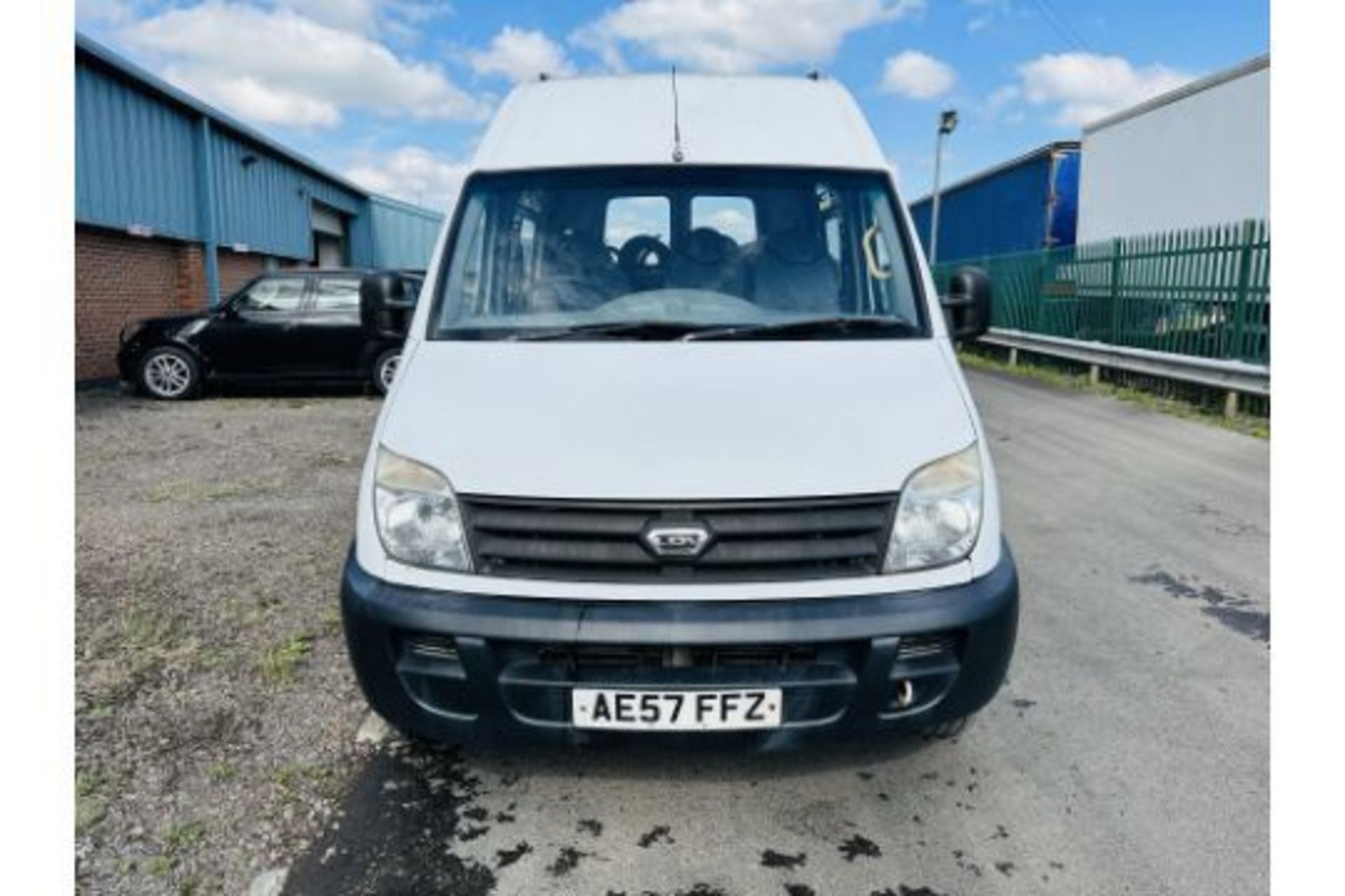 Reserve Met - LDV MAXUS 2.5 TURBO DIESEL120 "LWB 17 SEATER MINIBUS" 2008 Reg - Low Miles - Image 3 of 19