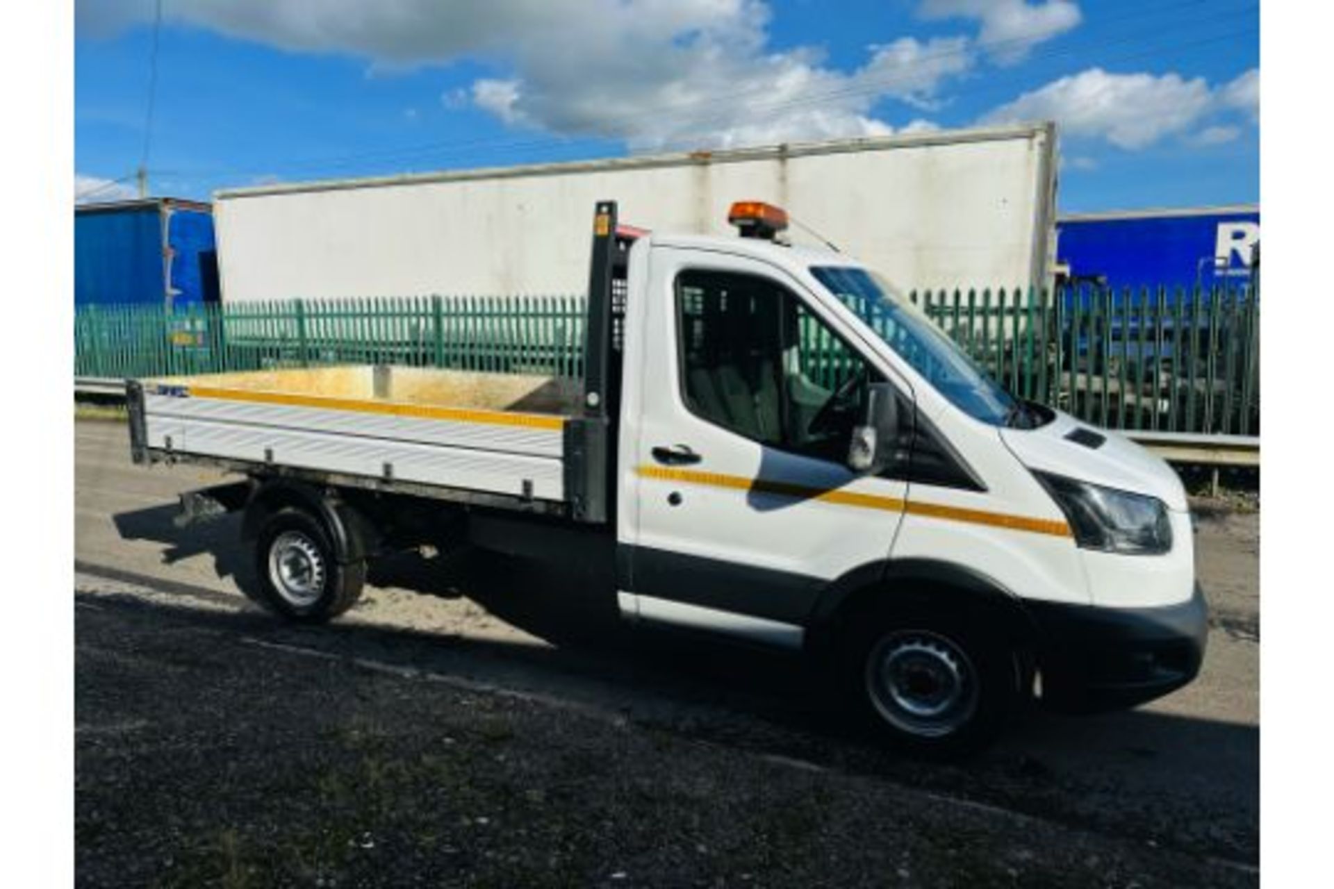 Ford Transit 2.0Tdci (130) 350 Tipper Truck (3500 kg Gross) 1 Owner - 19 Reg - Electric Tipper - Image 5 of 25