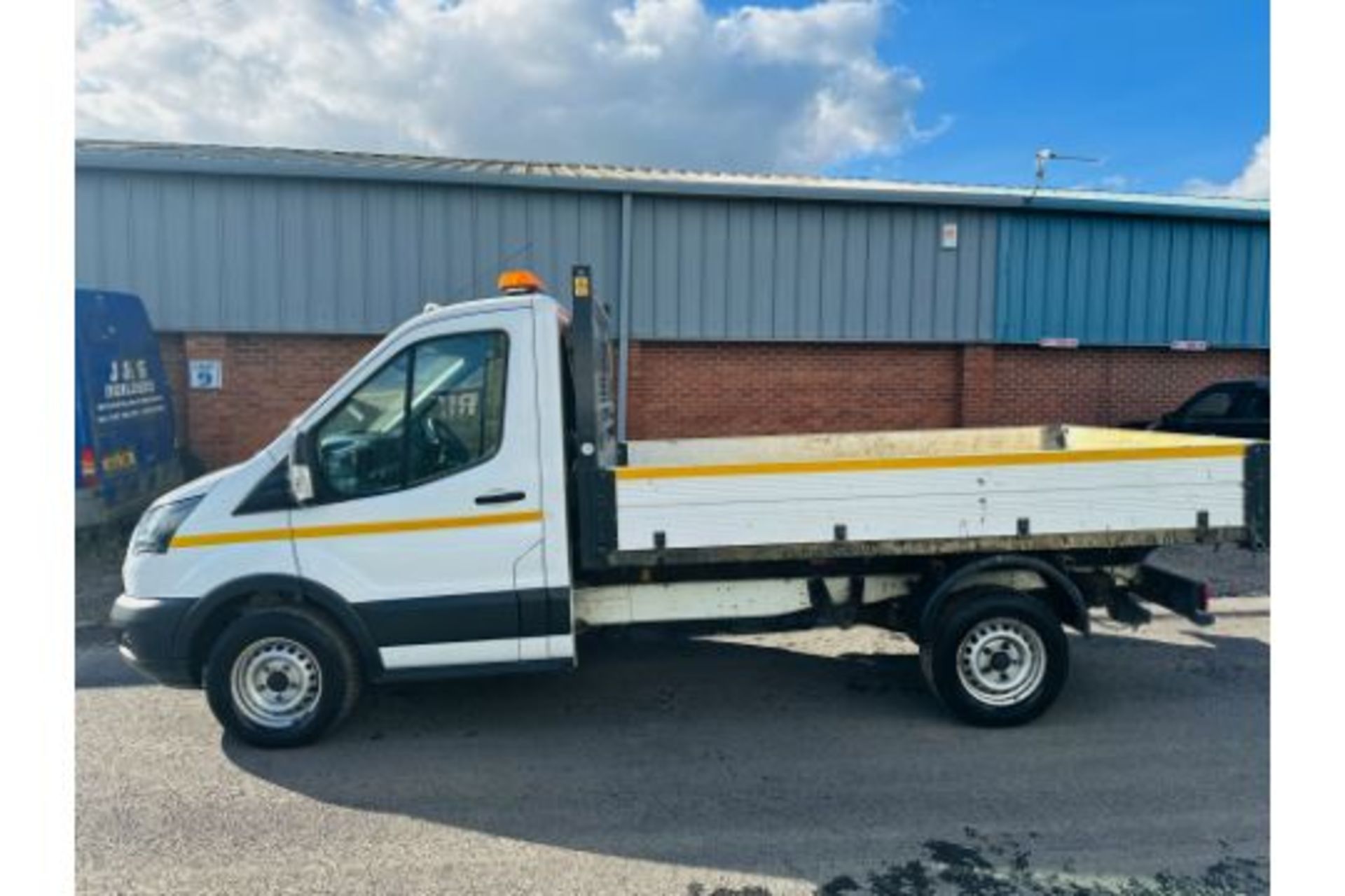 Ford Transit 2.0Tdci (130) 350 Tipper Truck (3500 kg Gross) 1 Owner - 19 Reg - Electric Tipper - Image 3 of 25