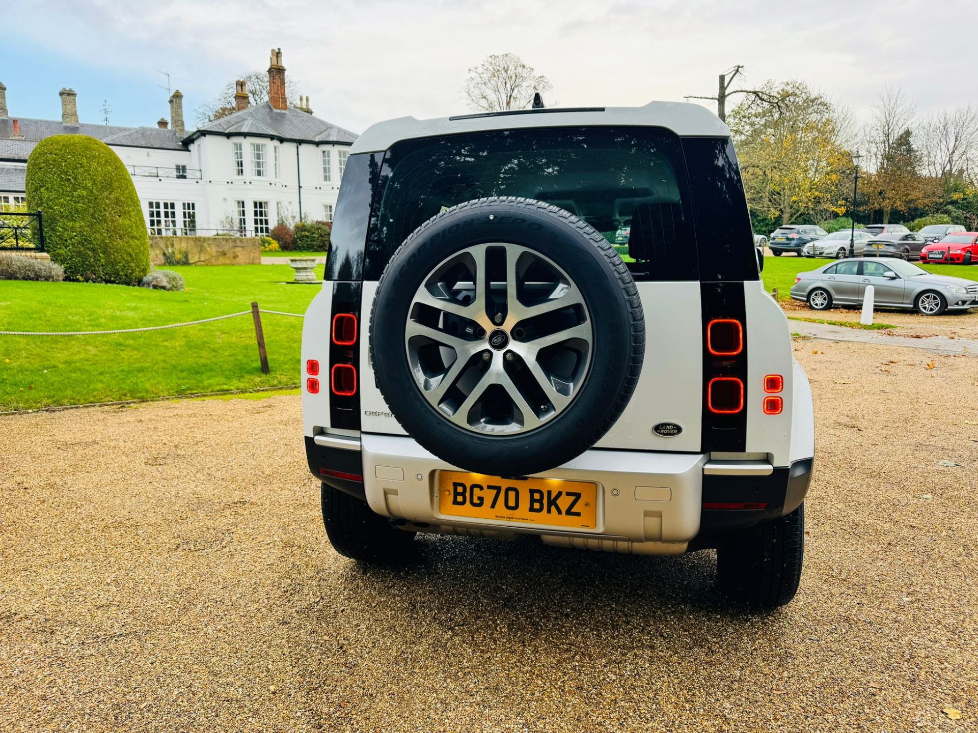 Land Rover Defender 110 D 8-Speed Auto XS ALLOYS (2021 Model) 6 Seater - Low Miles - 1 Owner - Image 8 of 29