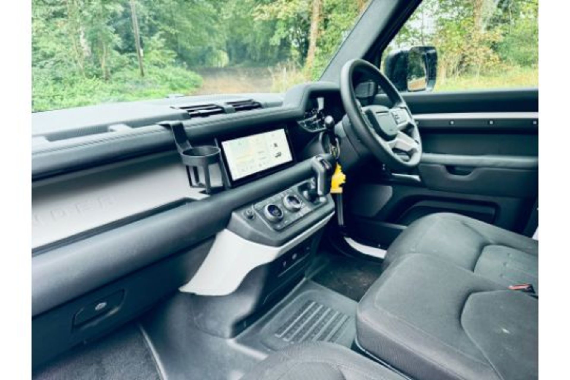 Land Rover Defender 110 D 8-Speed Auto XS ALLOYS (2021 Model) 6 Seater - Low Miles - 1 Owner - Image 11 of 29