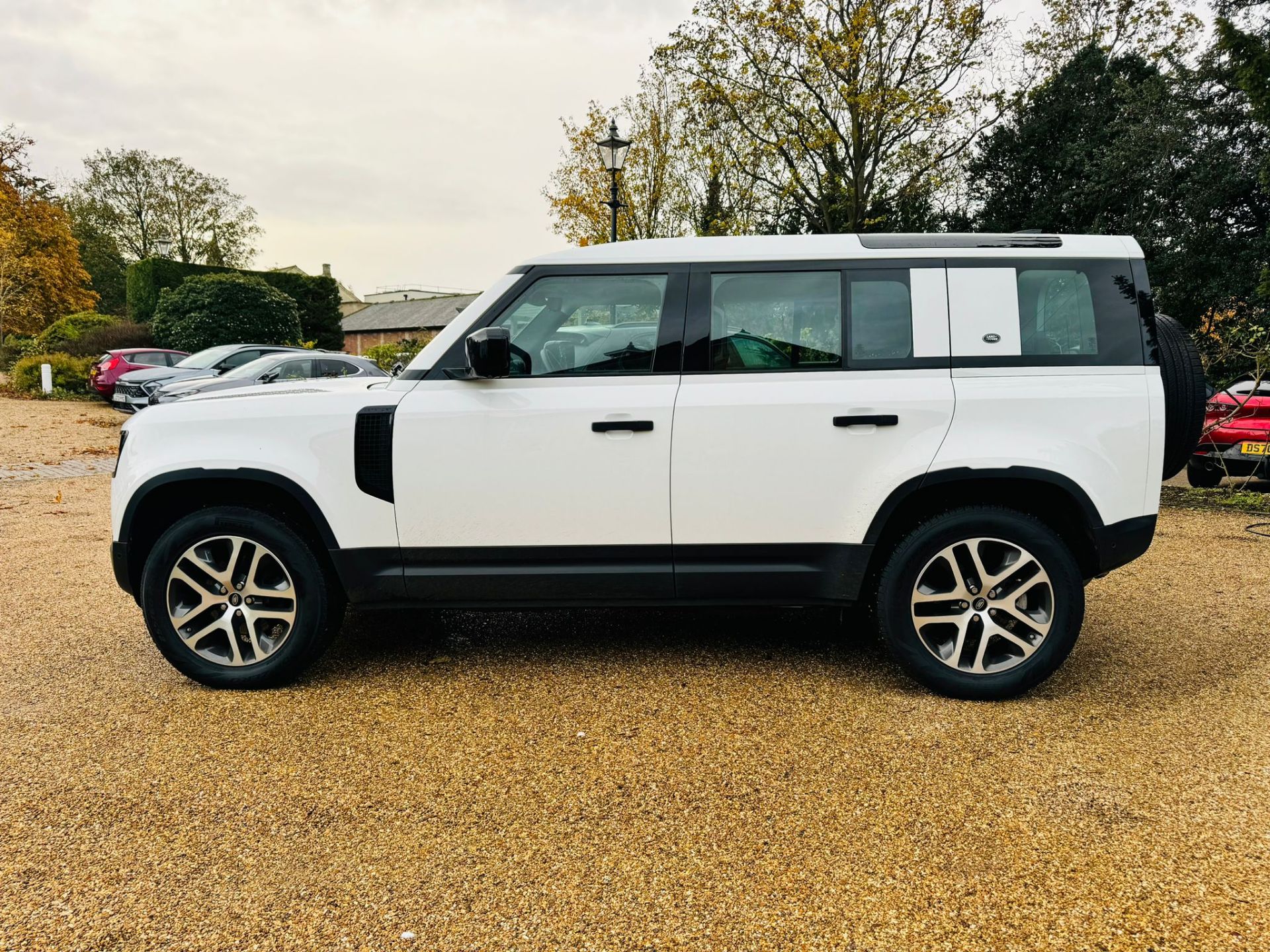 Land Rover Defender 110 D 8-Speed Auto XS ALLOYS (2021 Model) 6 Seater - Low Miles - 1 Owner - Image 7 of 29