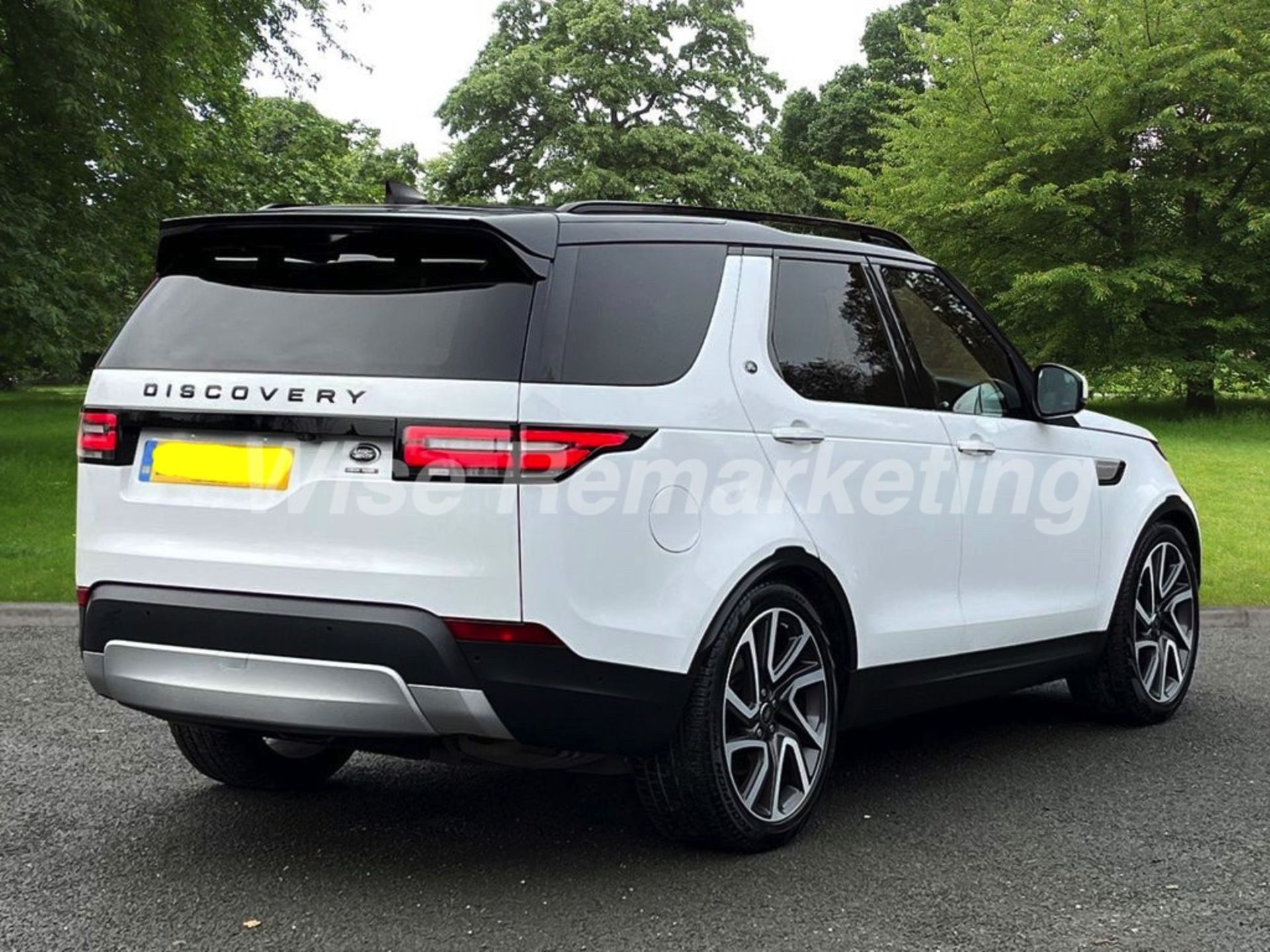 Land Rover Discovery 5 * SUV* (2017 - 67 Reg) *3.0 TD6 - 8 Speed Automatic* (ALL NEW MODEL) - Image 6 of 9