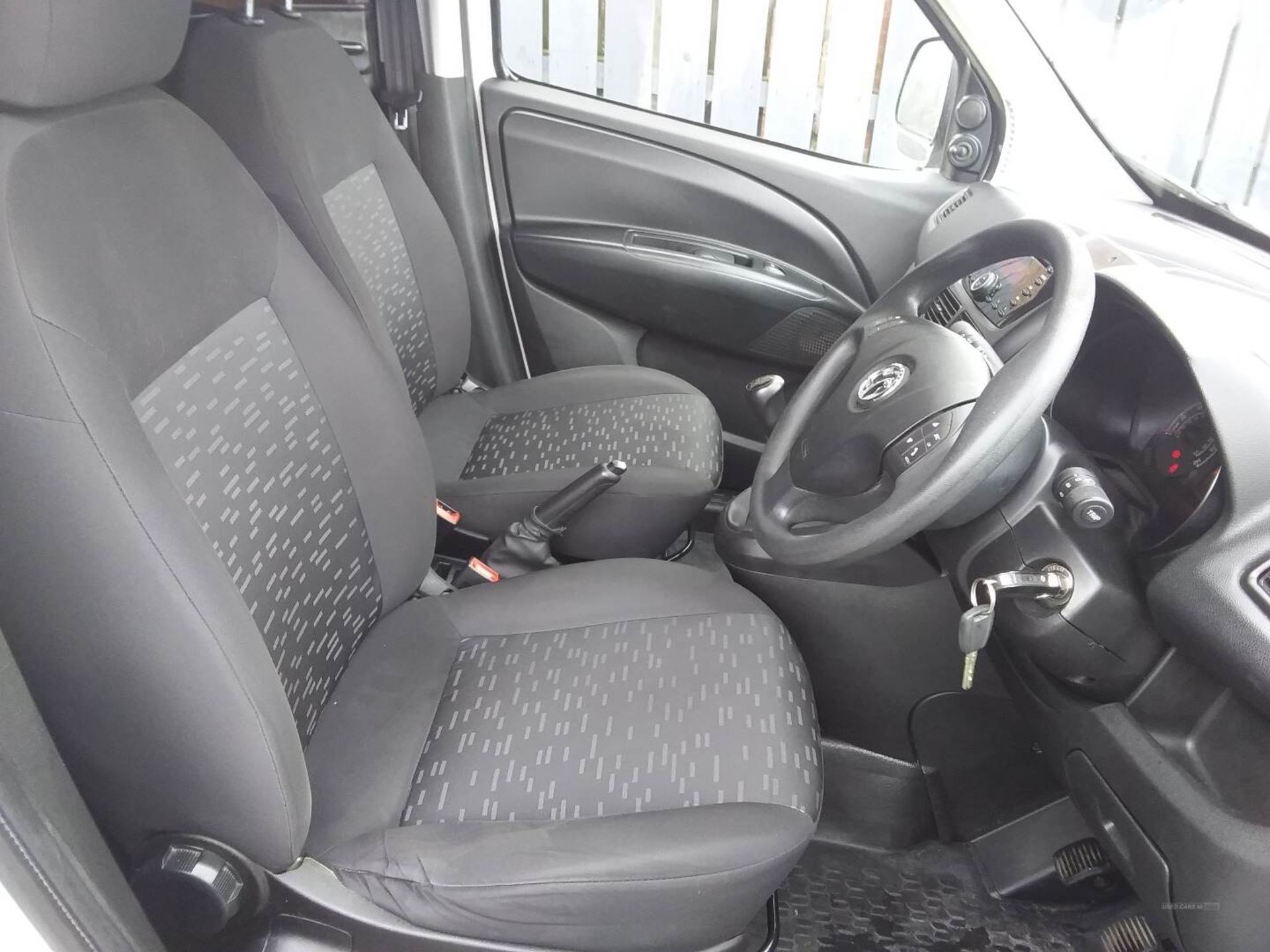 (RESERVE MET)Vauxhall Combo 1.3Cdti Eco-Flex Stop/Start Panel Van 2X Keys *Air-Con* NO VAT!!! - Image 2 of 3