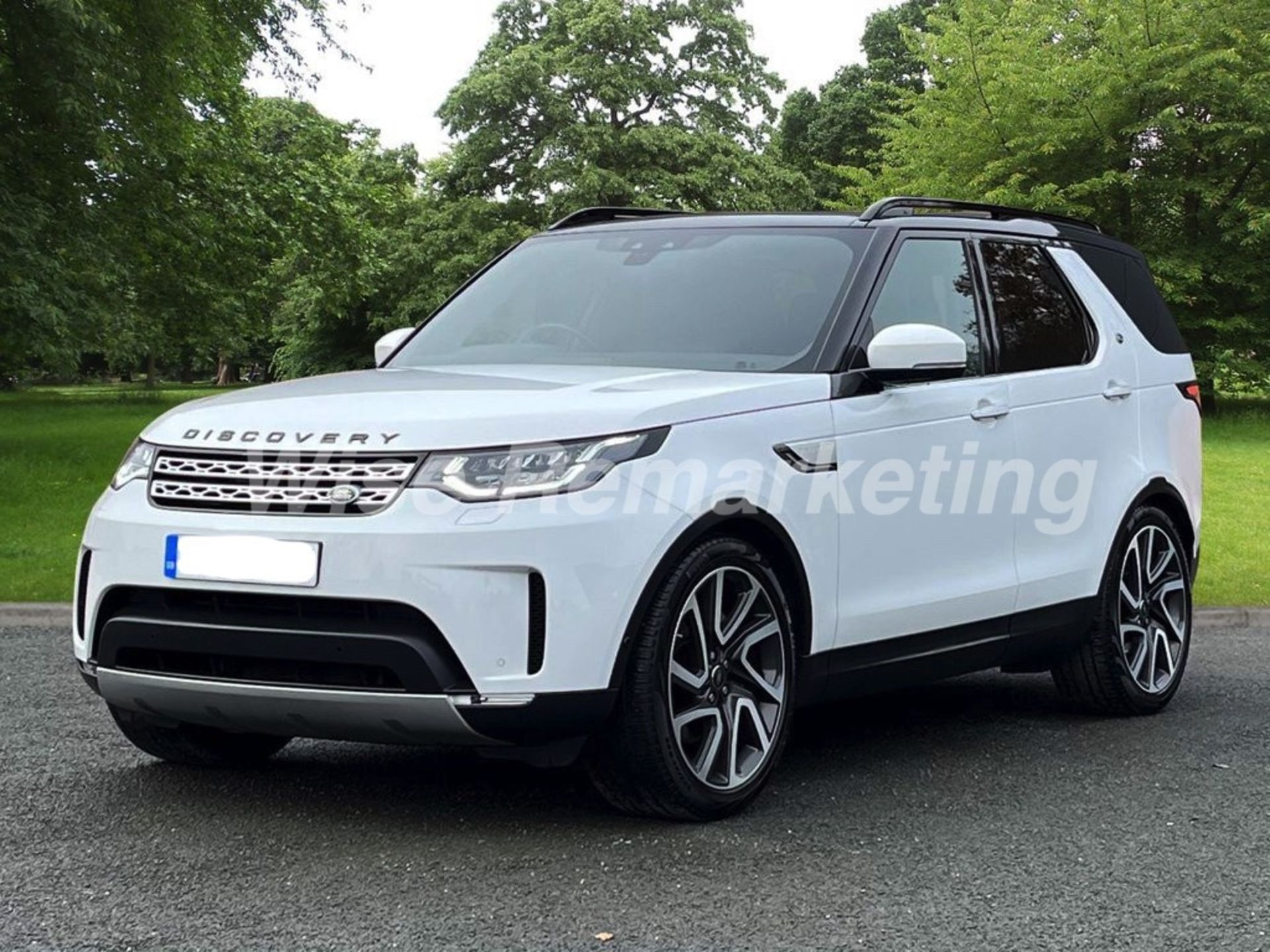 Land Rover Discovery 5 * SUV* (2017 - 67 Reg) *3.0 TD6 - 8 Speed Automatic* (ALL NEW MODEL) - Image 3 of 9