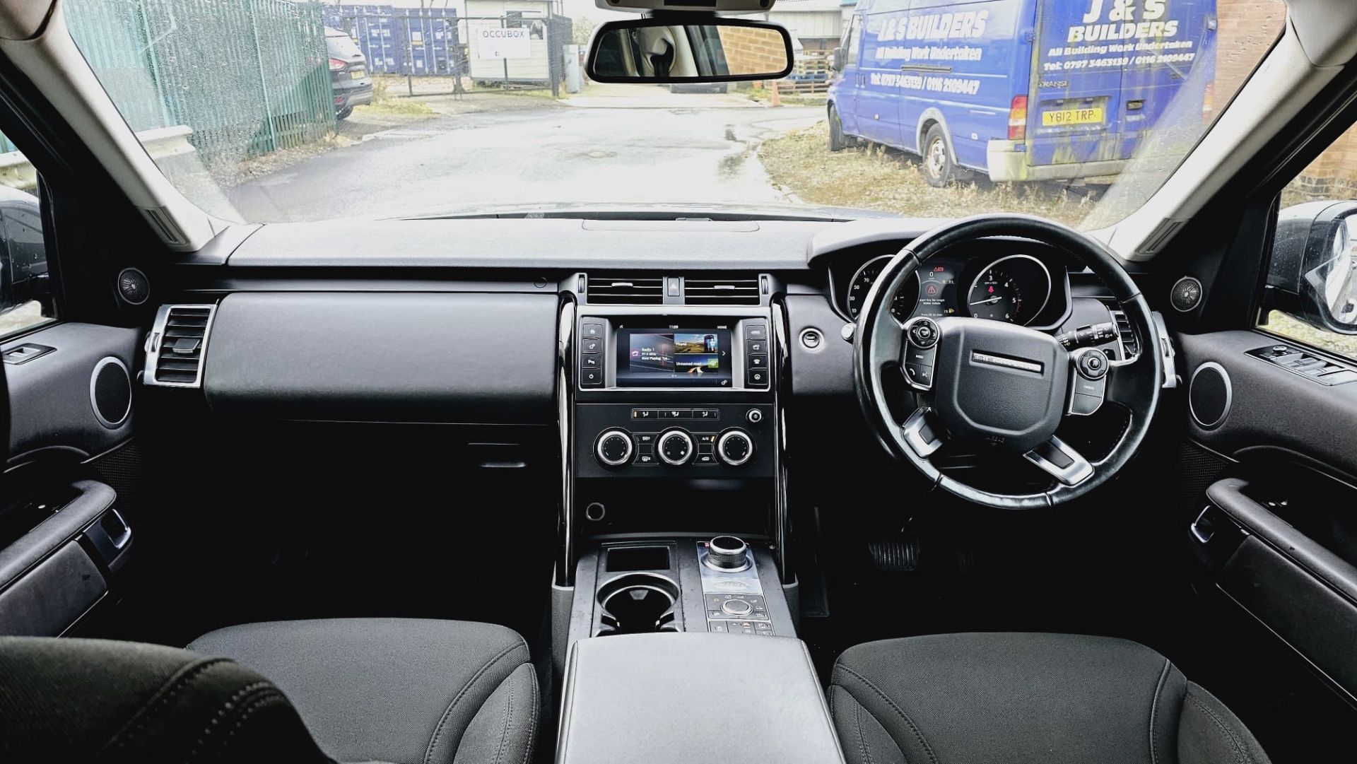 Land Rover Discovery 5 - (New Model) Diesel Auto - 2018 Model - Black Pack Edition - Sat Nav - Look - Image 22 of 45