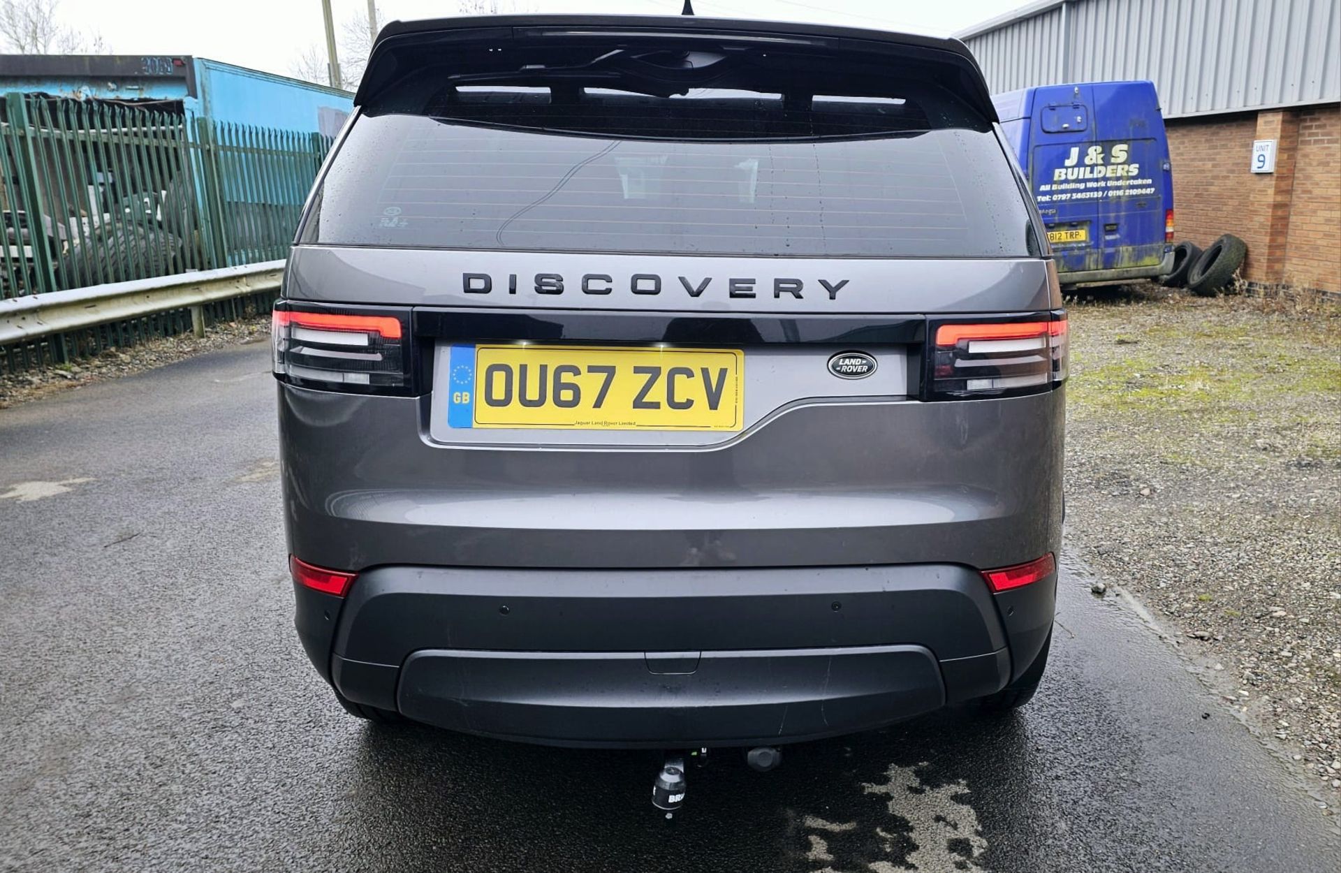Land Rover Discovery 5 - (New Model) Diesel Auto - 2018 Model - Black Pack Edition - Sat Nav - Look - Image 12 of 45