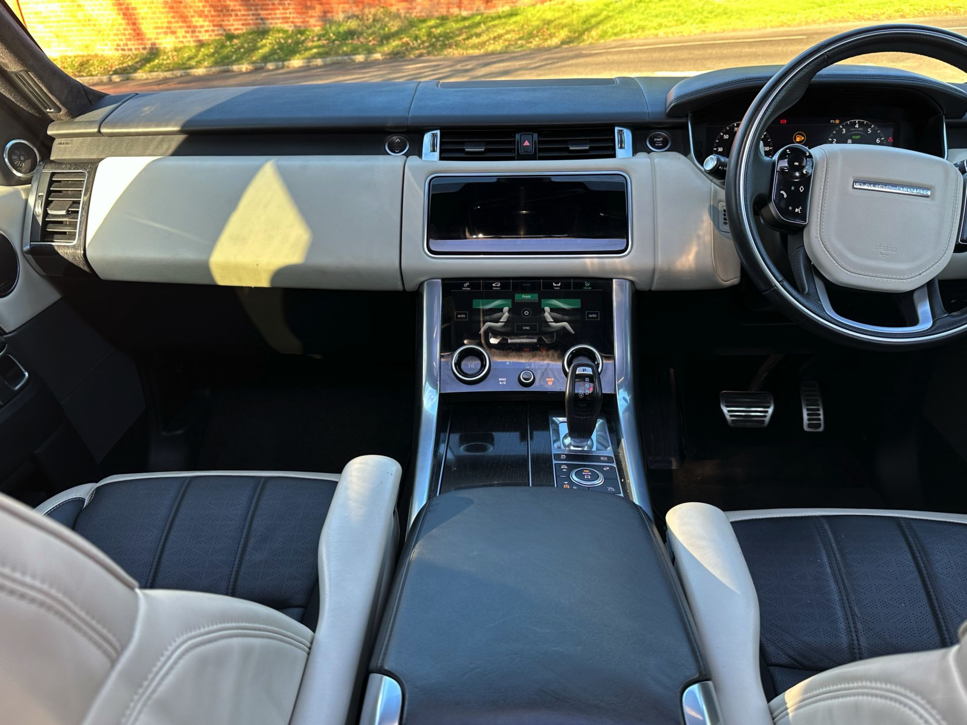 (Reserve Met) Range Rover Sport P400e *Autobiography Dynamic* (2022 Model) *Electric Plug-in Hybrid* - Image 31 of 58
