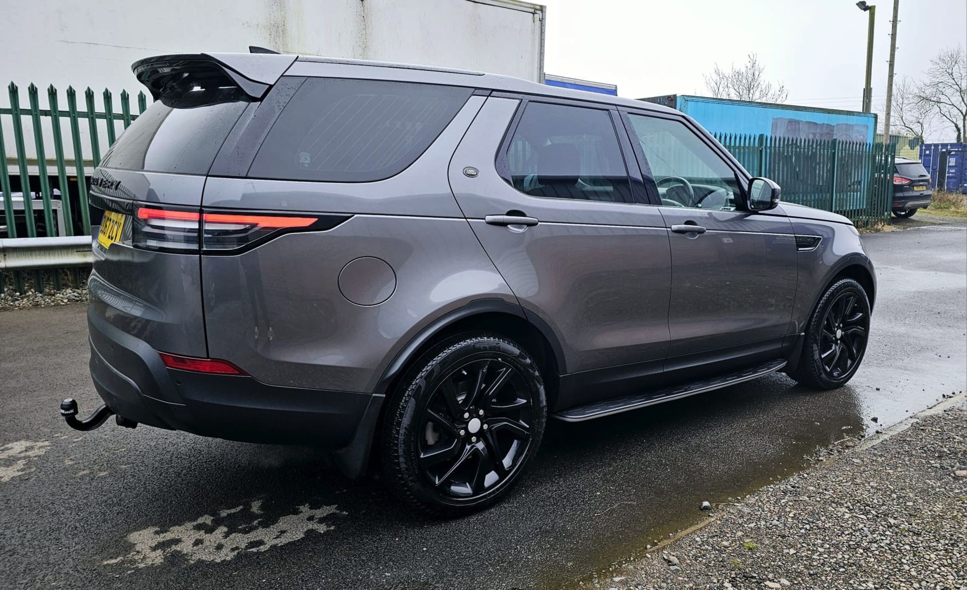 Land Rover Discovery 5 - (New Model) Diesel Auto - 2018 Model - Black Pack Edition - Sat Nav - Look - Image 16 of 45