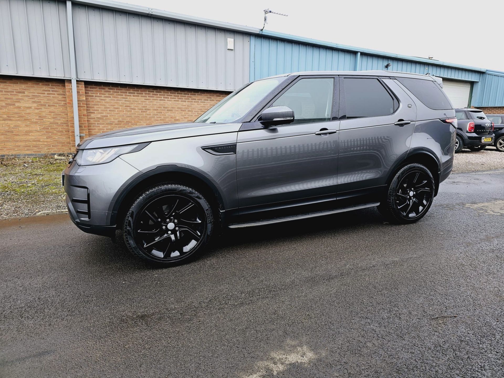 Land Rover Discovery 5 - (New Model) Diesel Auto - 2018 Model - Black Pack Edition - Sat Nav - Look - Image 8 of 45