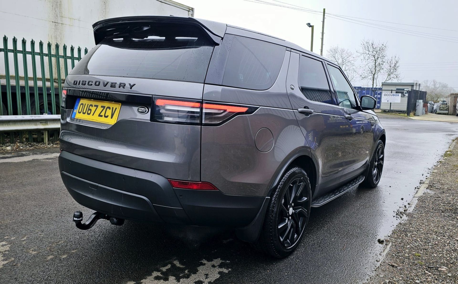 Land Rover Discovery 5 - (New Model) Diesel Auto - 2018 Model - Black Pack Edition - Sat Nav - Look - Image 15 of 45