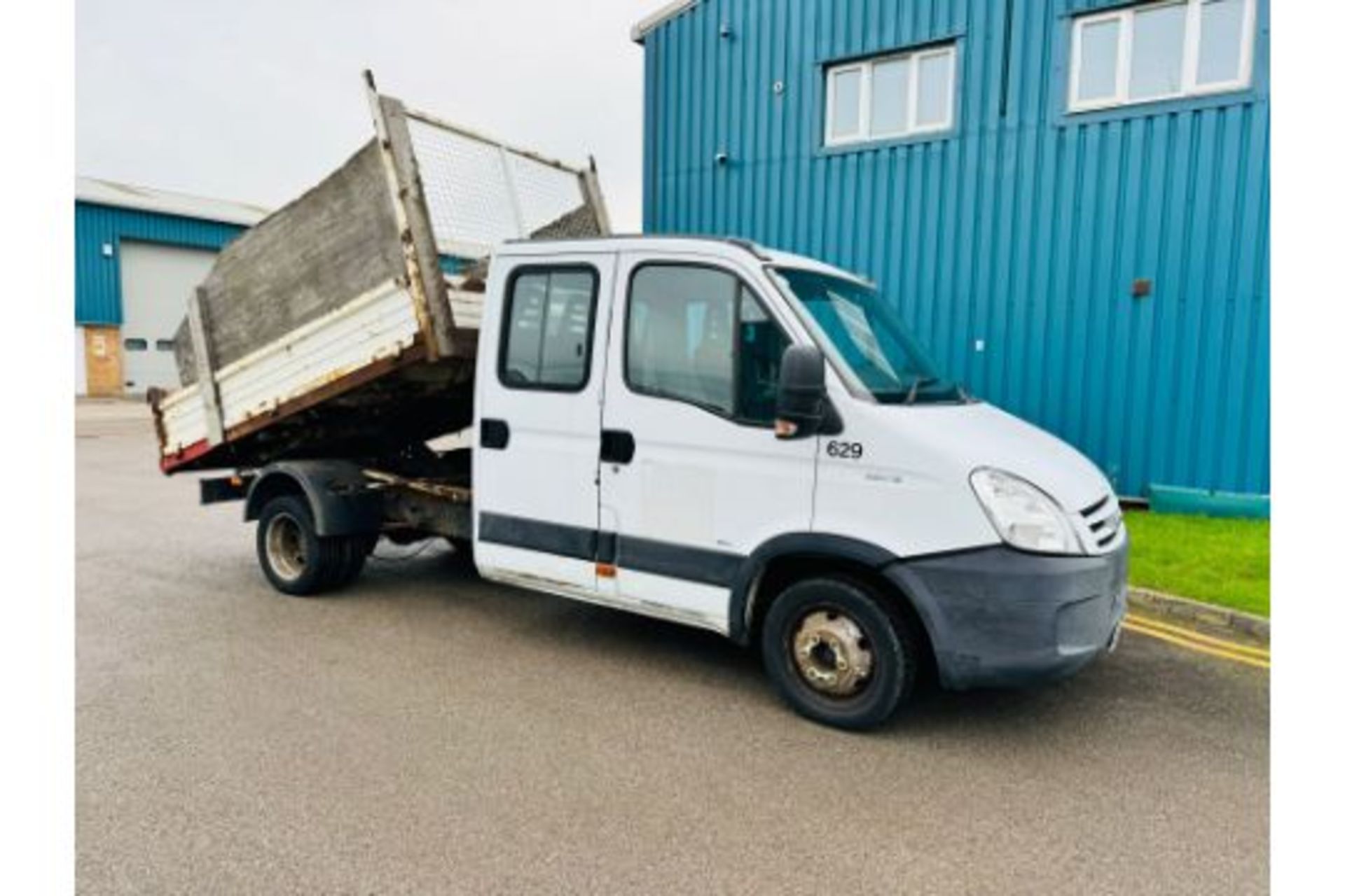 (RESERVE MET)Iveco Daily 2.3 TD 35C13 Double Cab Tipper - 2009 09 Reg - TRW - 7 Seater - 98k - Image 2 of 18