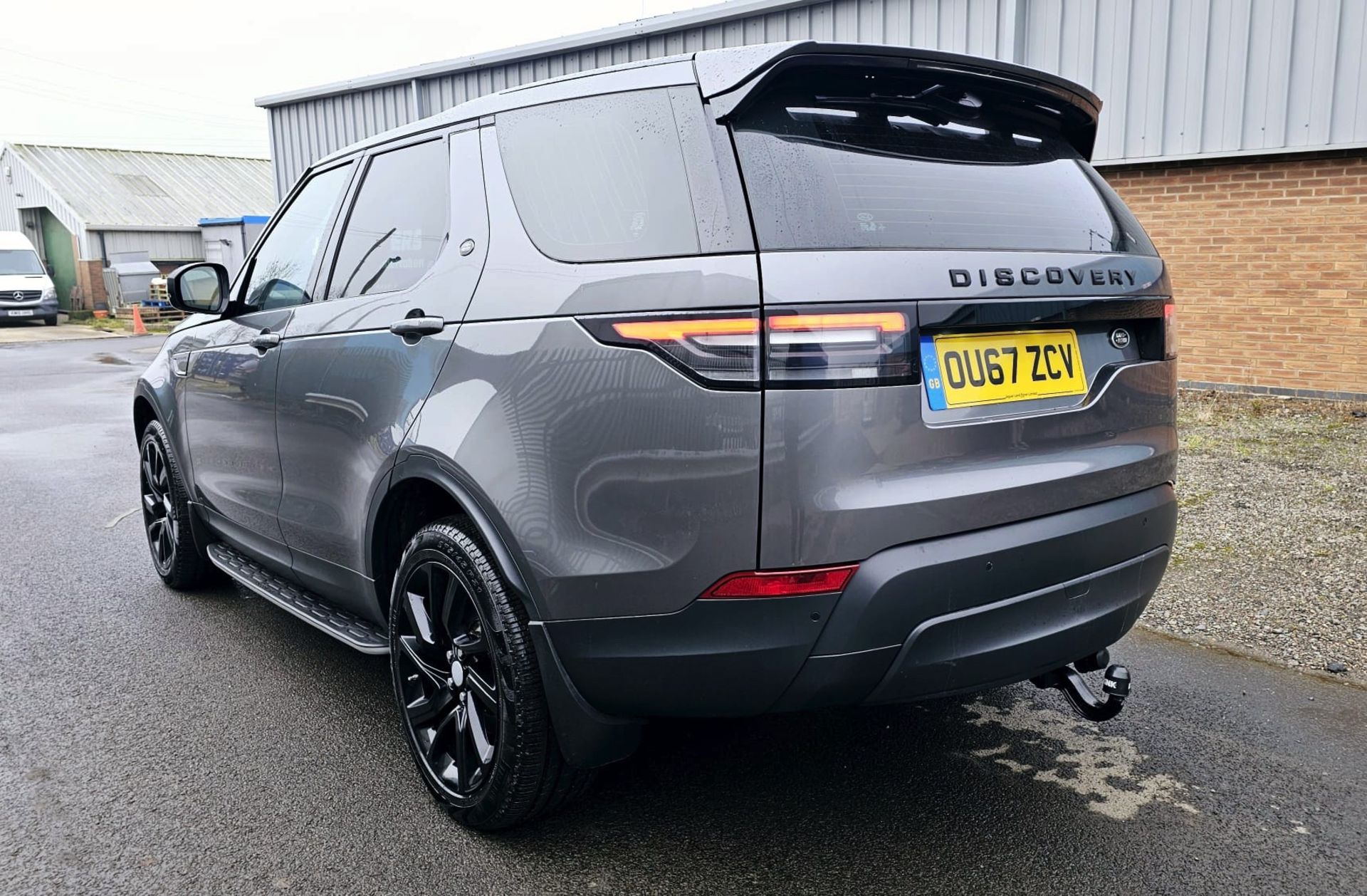 Land Rover Discovery 5 - (New Model) Diesel Auto - 2018 Model - Black Pack Edition - Sat Nav - Look - Image 11 of 45