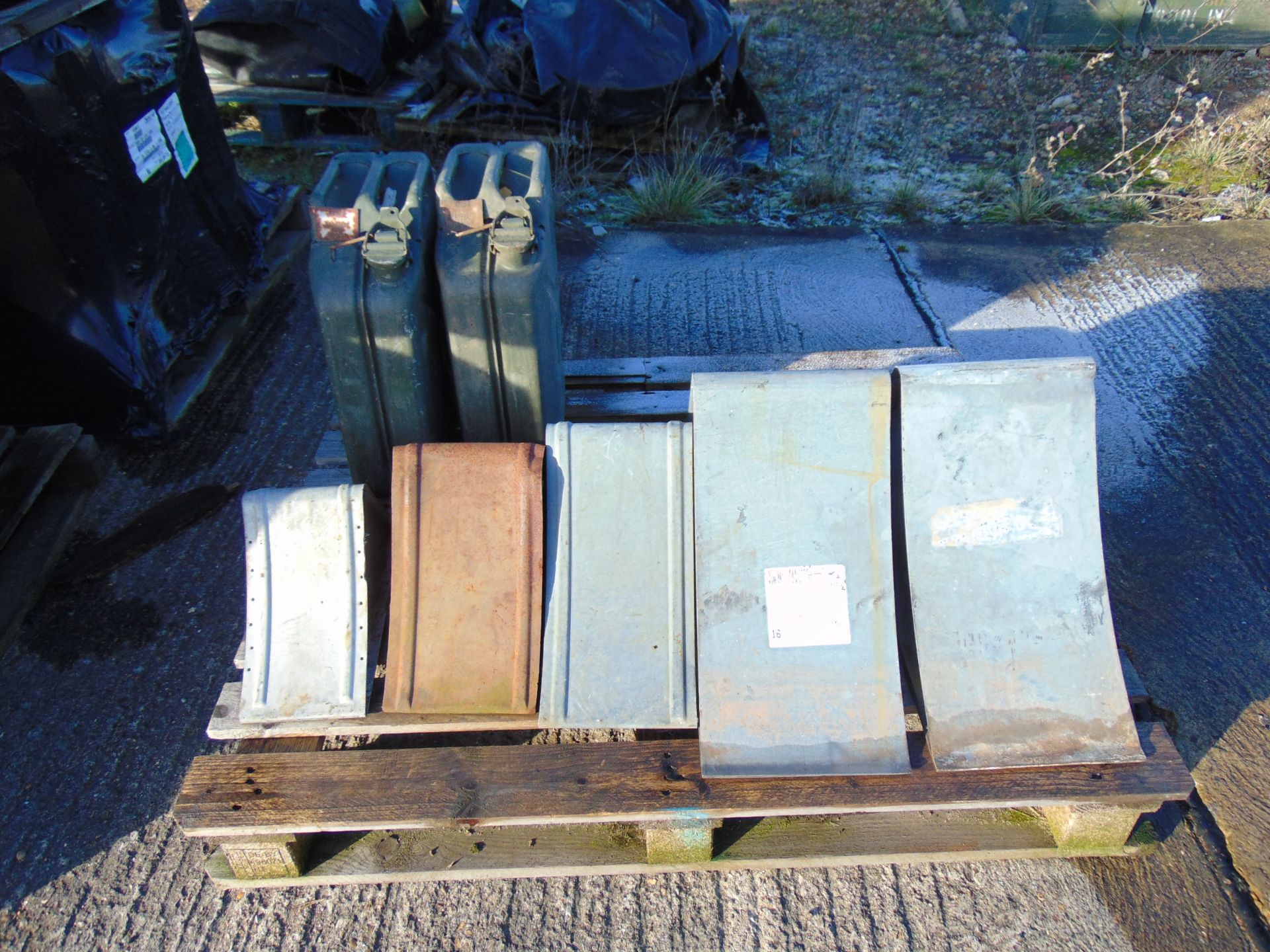 Wheel Chocks & Jerry Cans - Image 2 of 4