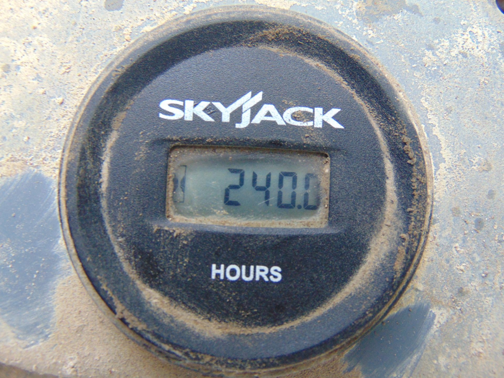 SKYJACK SJIII 4626 Electric Scissor Lift Access Platform ONLY 240 Hours! - Image 16 of 19