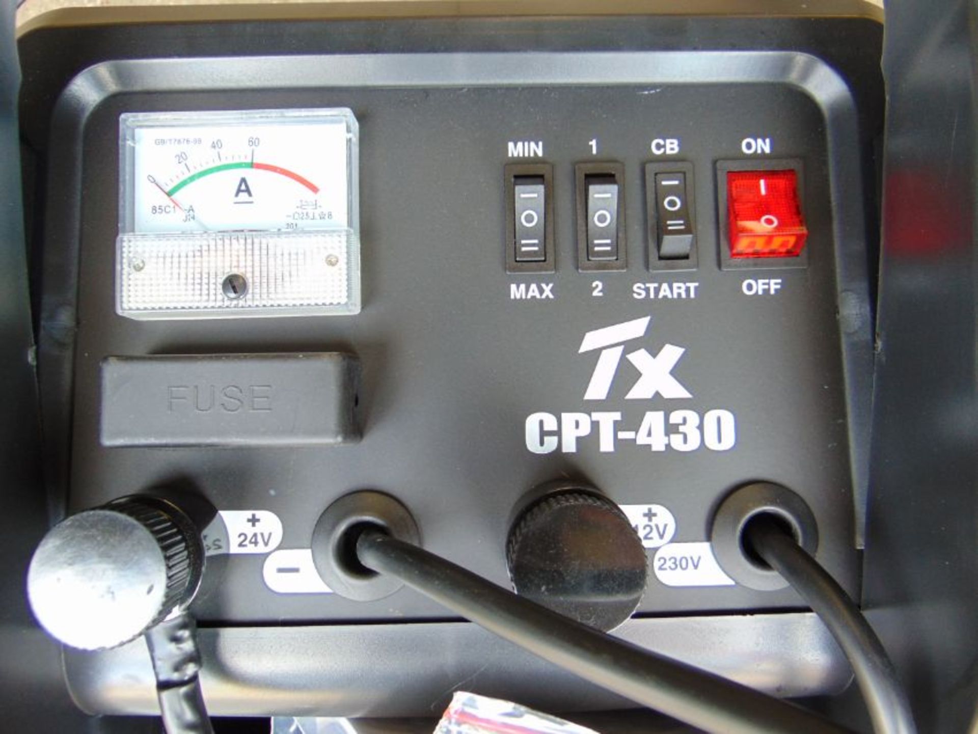 ** BRAND NEW ** TX CPT-430 12/24V Vehicle Battery Charger/Starter - Image 3 of 6