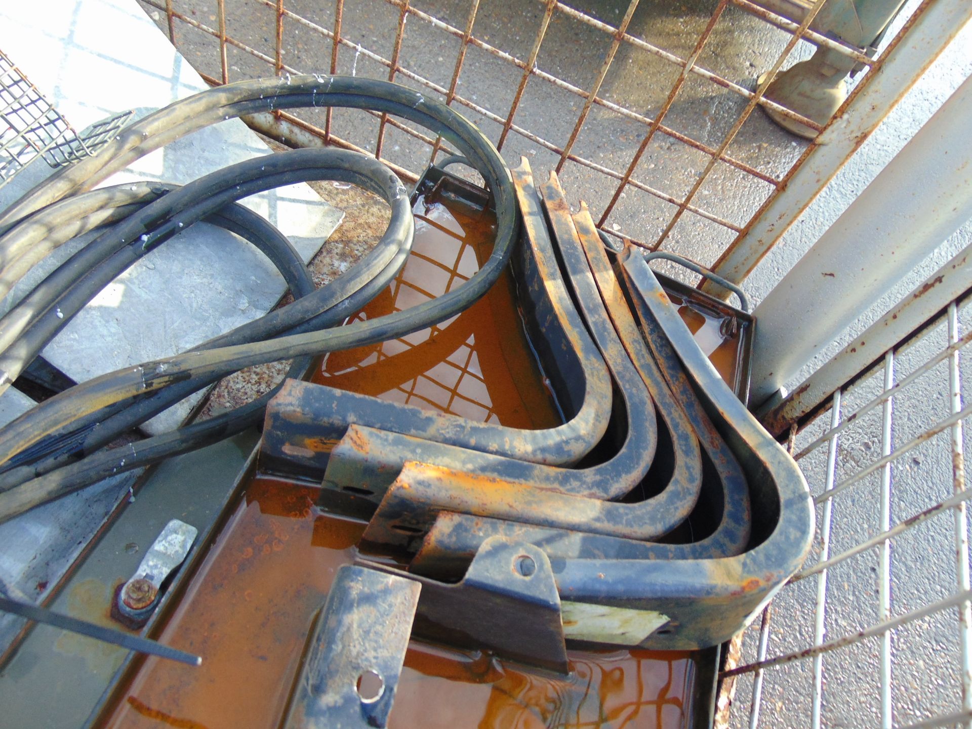 NATO Slave Cable, Wheel Chocks, Amber Beacon etc - Image 4 of 5