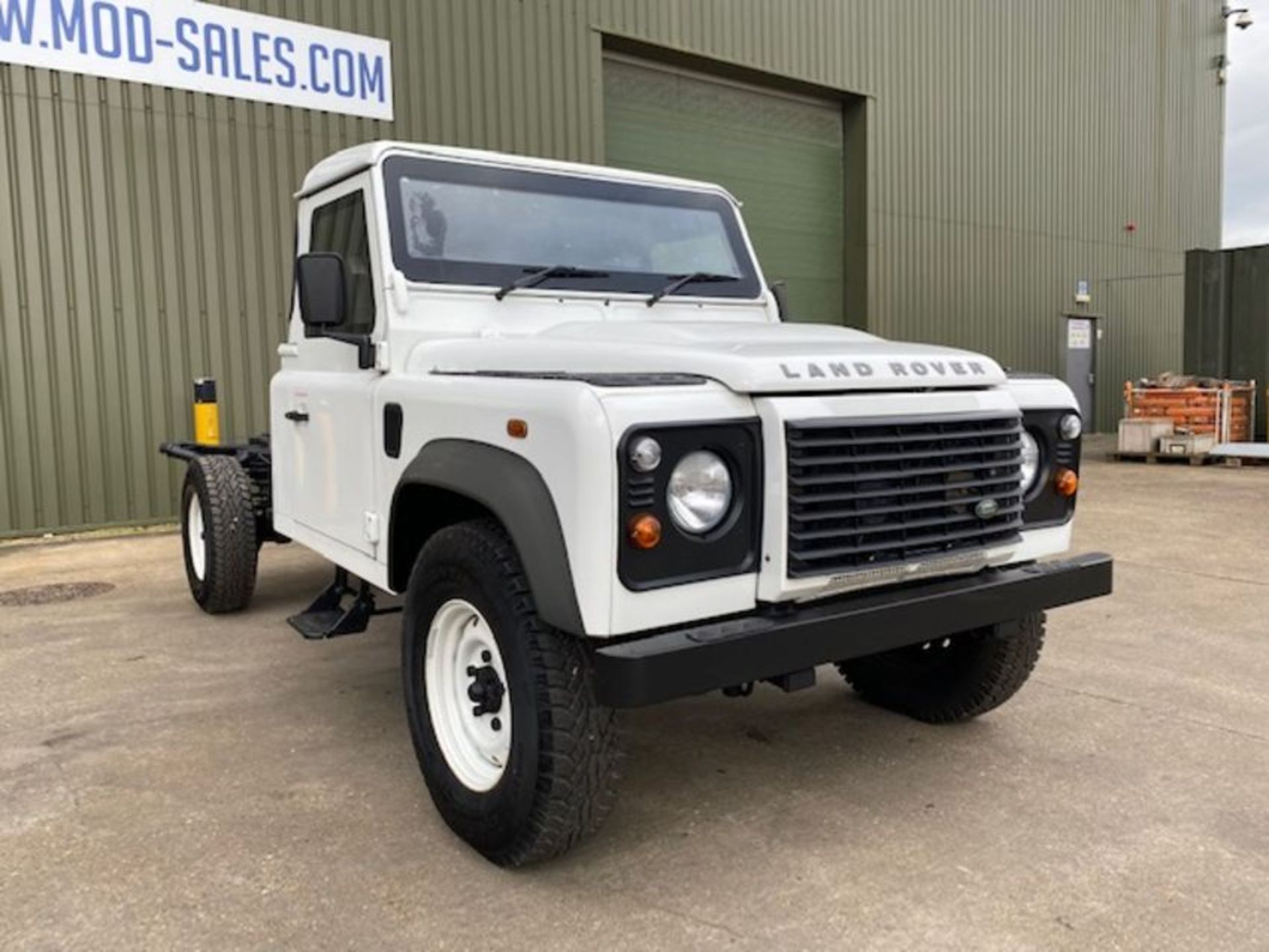 Land Rover Defender 130 chassis cab, Armoured bodywork, 2 door station wagon, right hand drive (RHD) - Image 4 of 51